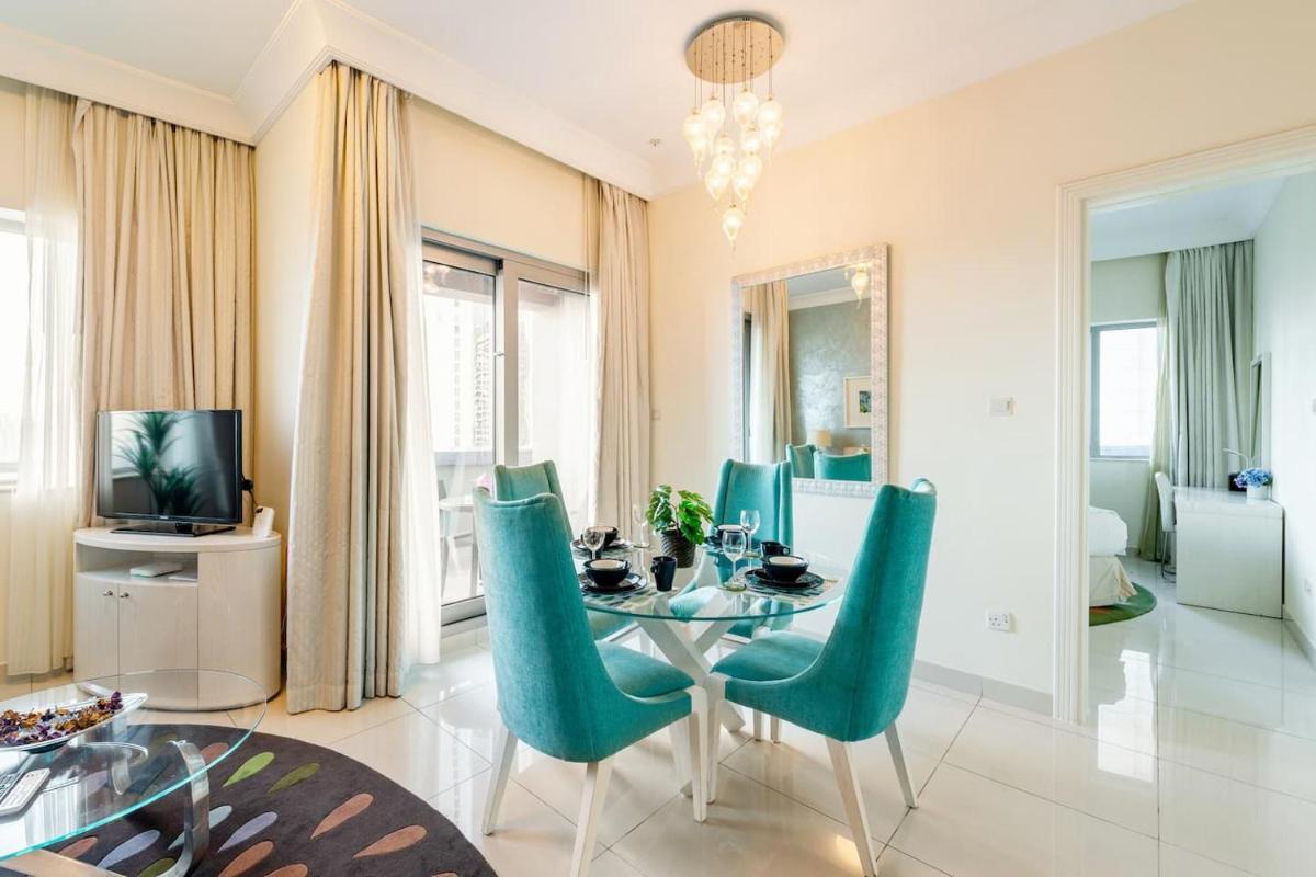 Elegant Apartment with Burj Khalifa View, Downtown