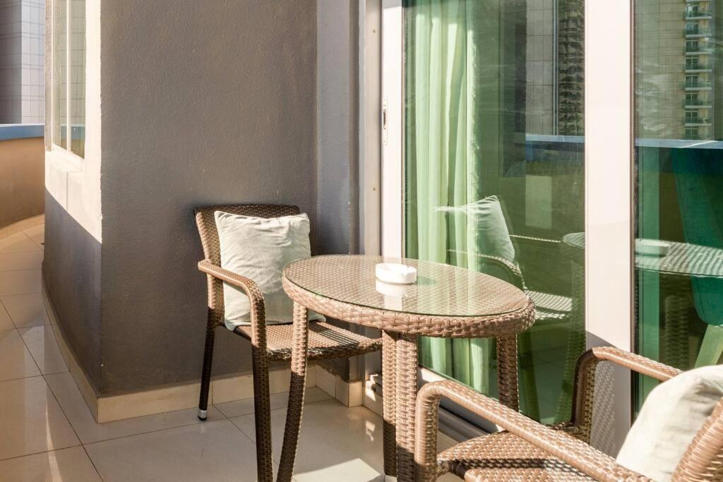 Elegant Apartment with Burj Khalifa View, Downtown