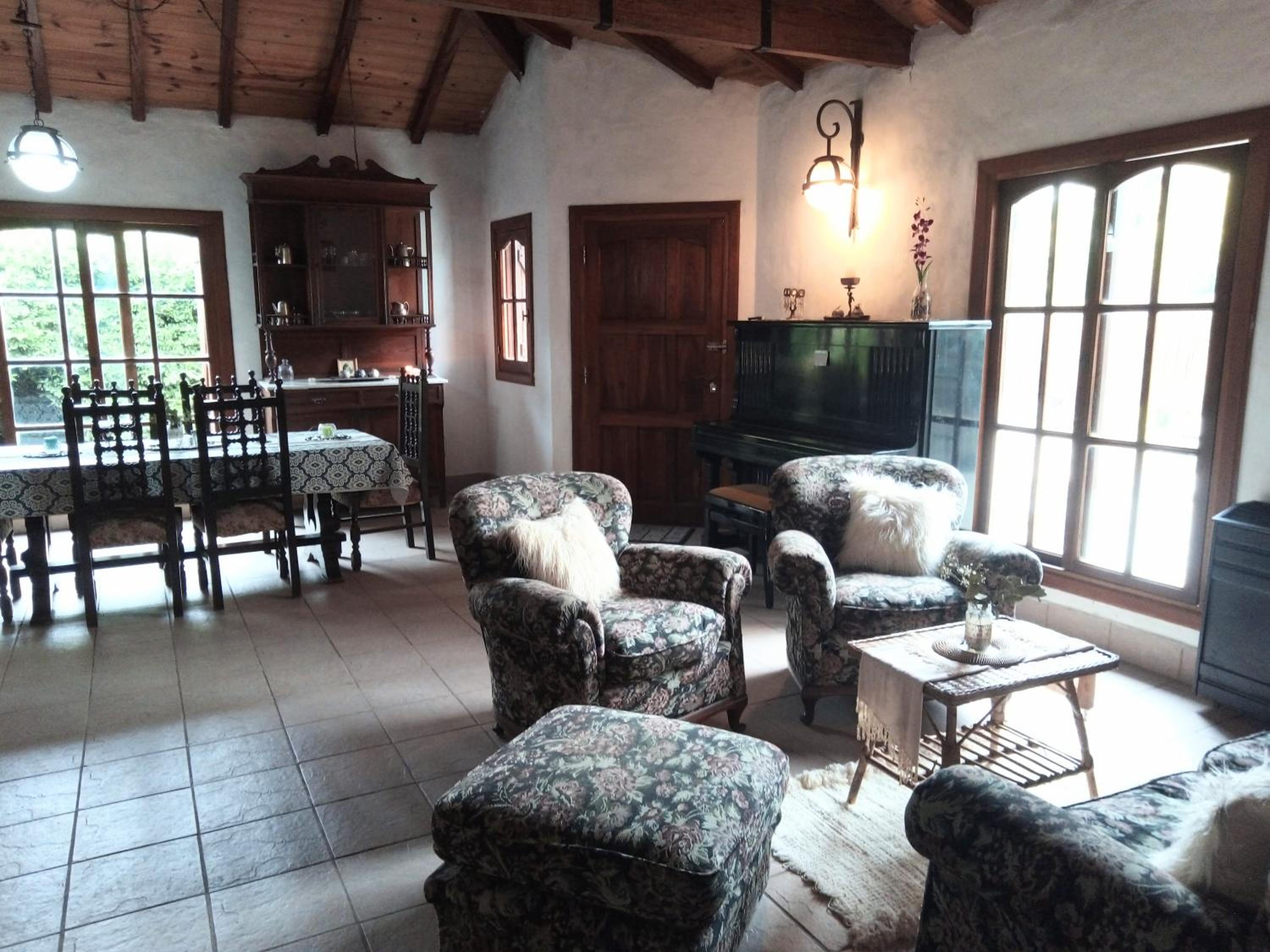 Chalet Caserón de Tejas, Amplia y confortable casa para hasta 11 huéspedes