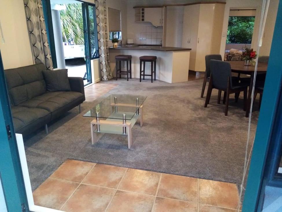 Gulf Harbour Guest House Apartment view 5