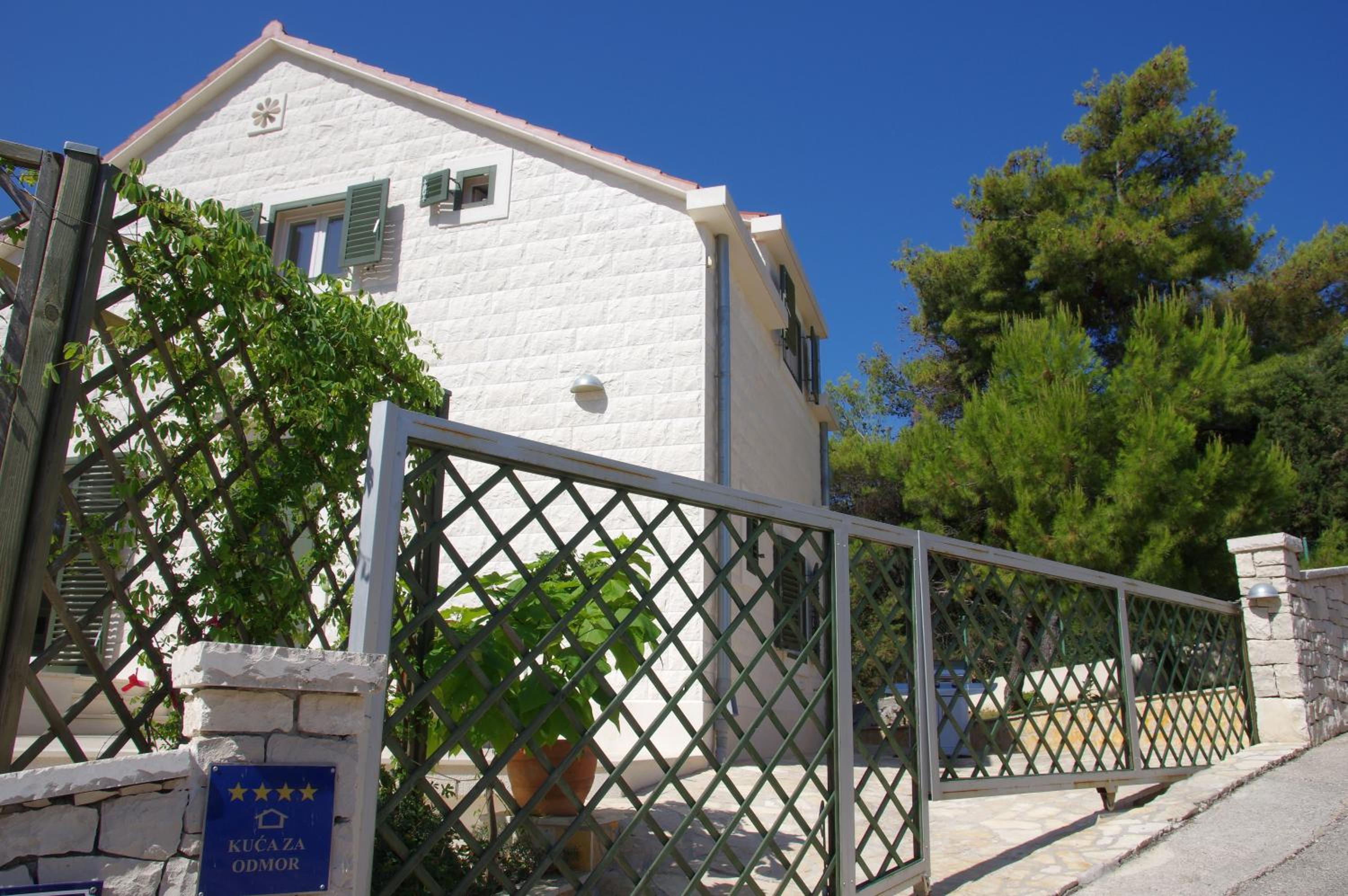 Hotel Holiday Home Nevista - Image 1