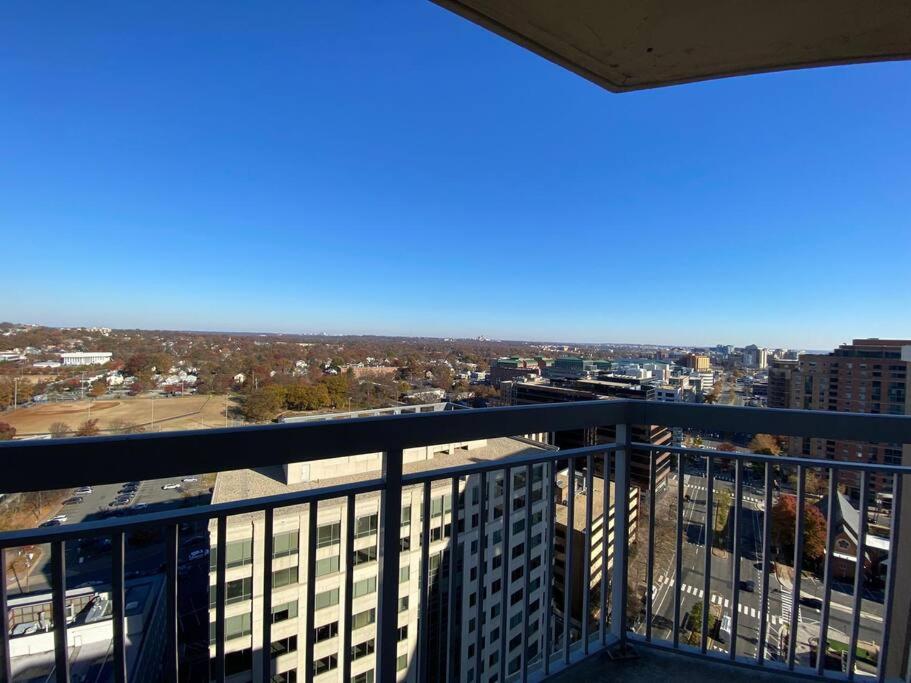 Gorgeous 2 BR Bedroom Condo At Ballston place with gym 2011 - Property Image 16