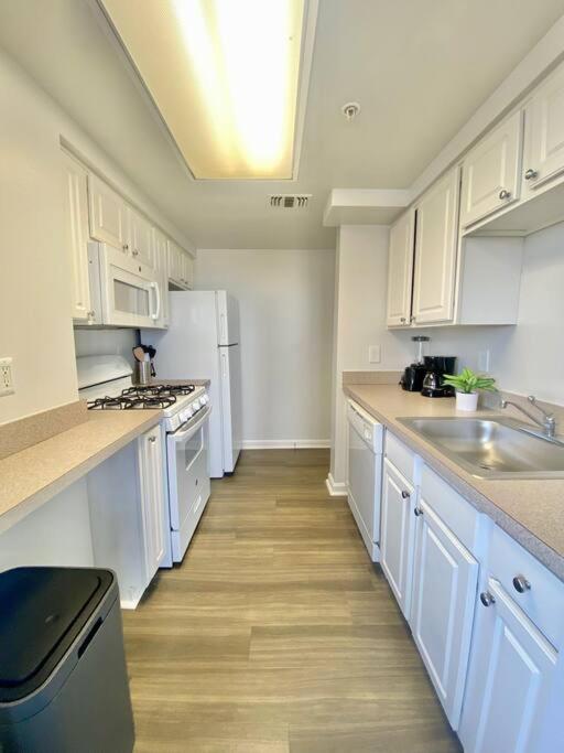 Gorgeous 2 BR Bedroom Condo At Ballston place with gym 2011 - Property Image 14