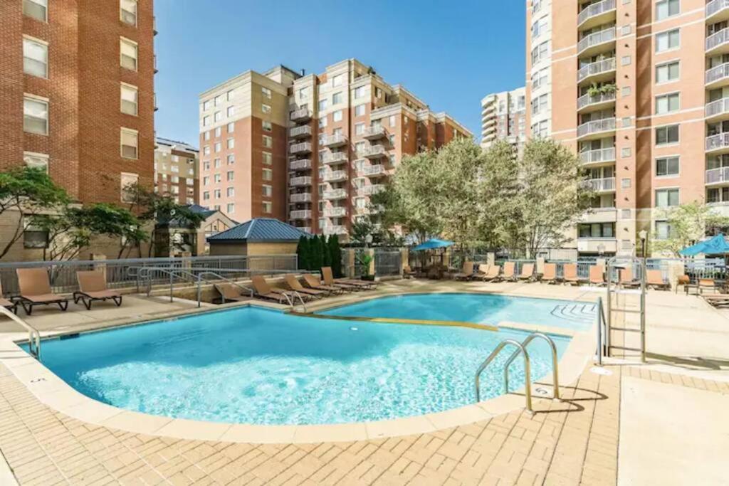 Gorgeous 2 BR Bedroom Condo At Ballston place with gym 2011 - Property Image 2