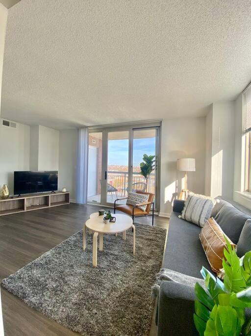 Gorgeous 2 BR Bedroom Condo At Ballston place with gym 2011 - Property Image 10