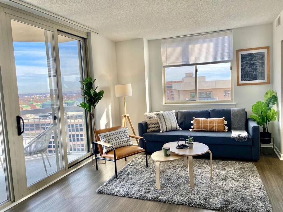 Gorgeous 2 BR Bedroom Condo At Ballston place with gym 2011 - Property Image 5