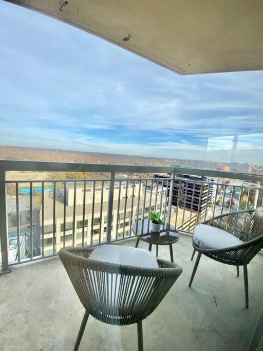 Gorgeous 2 BR Bedroom Condo At Ballston place with gym 2011 - Property Image 3