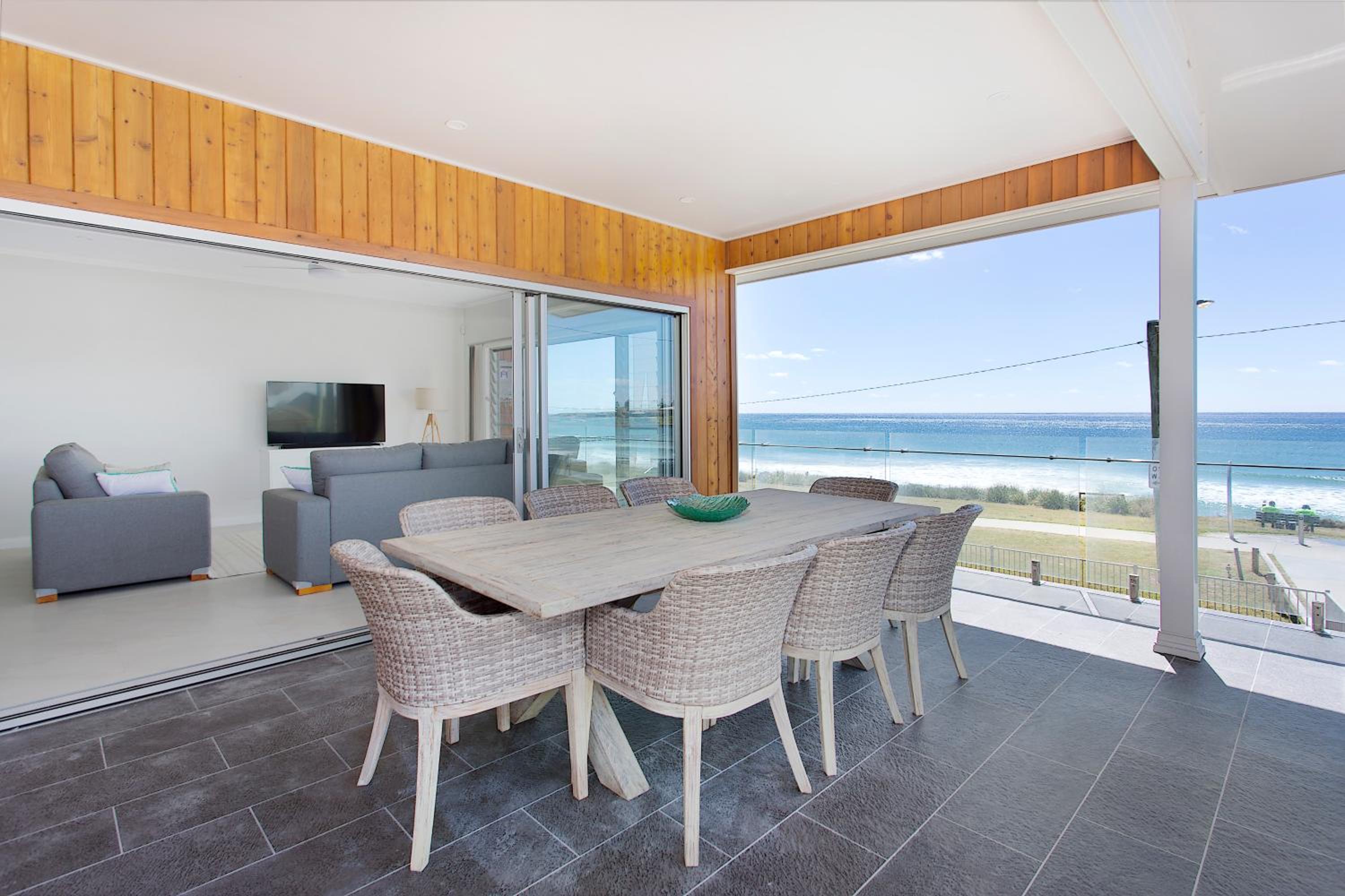 Seabreeze Stays on the Beach - Property Image 8