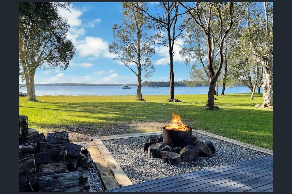 Getaway Lakefront Environmental House on Lake Macquarie with Water View