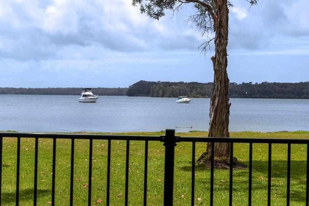 Getaway Lakefront Environmental House on Lake Macquarie with Water View