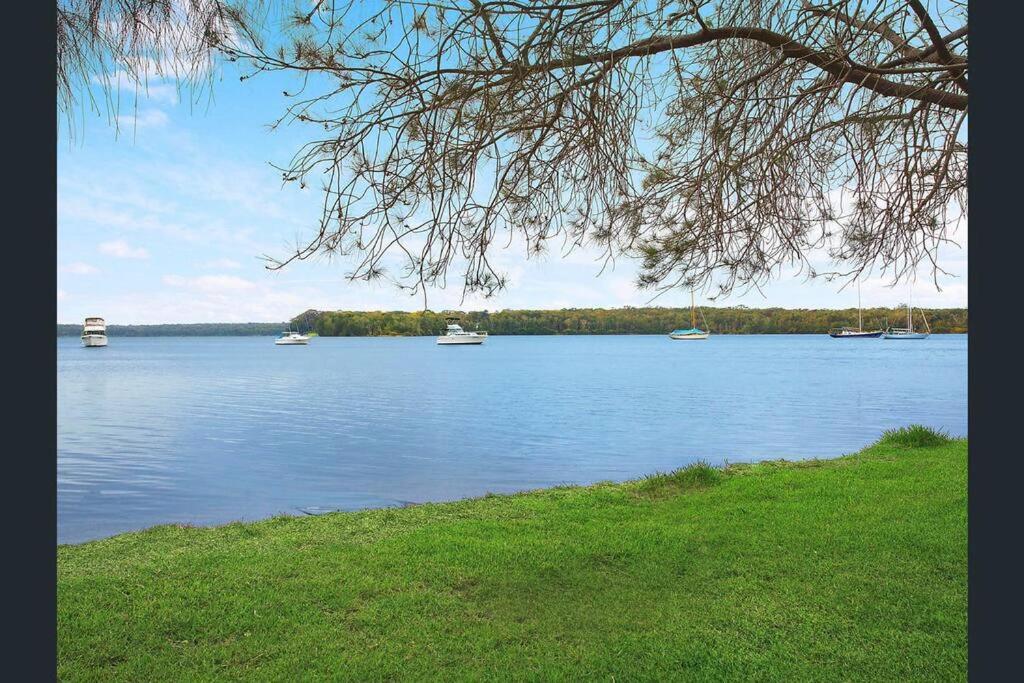 Getaway Lakefront Environmental House on Lake Macquarie with Water View