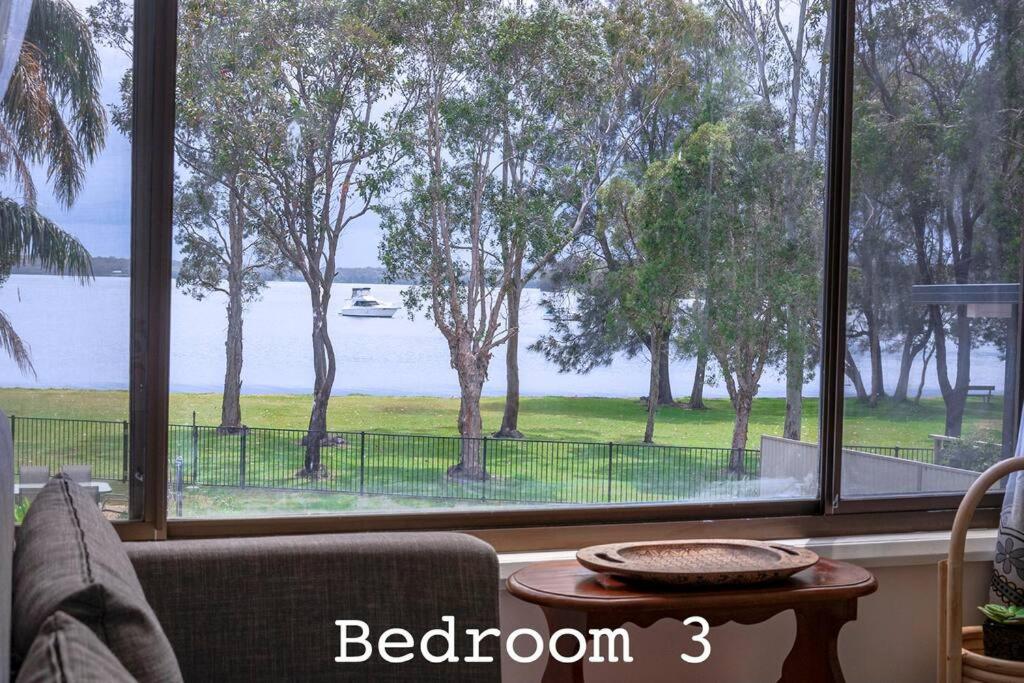 Getaway Lakefront Environmental House on Lake Macquarie with Water View