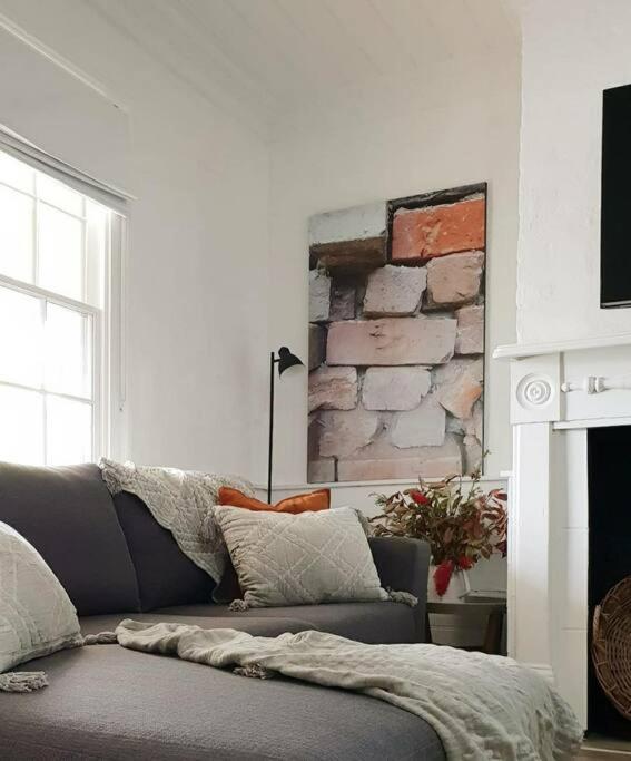 Samuels Cottage C1860 - In the heart of Mudgee