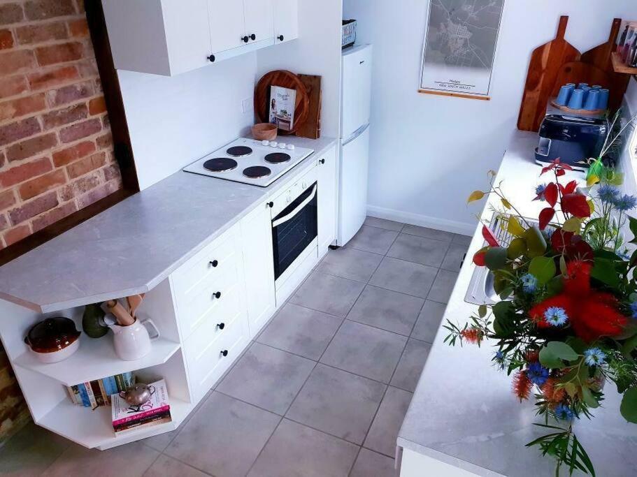 Samuels Cottage C1860 - In the heart of Mudgee