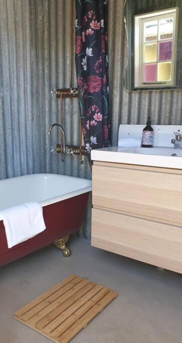 Samuels Cottage C1860 - In the heart of Mudgee