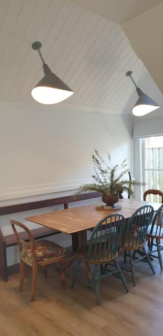 Samuels Cottage C1860 - In the heart of Mudgee