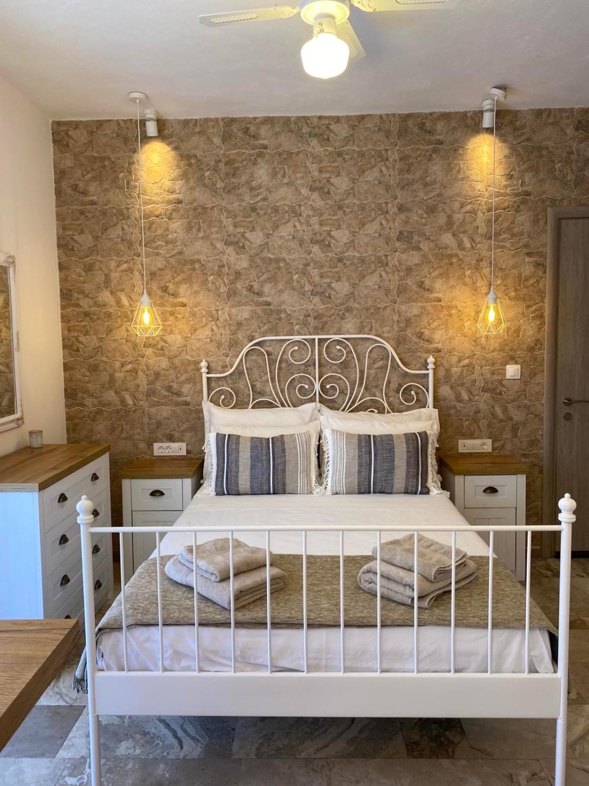 ANASTASIA LUXURY SUITES photo 2