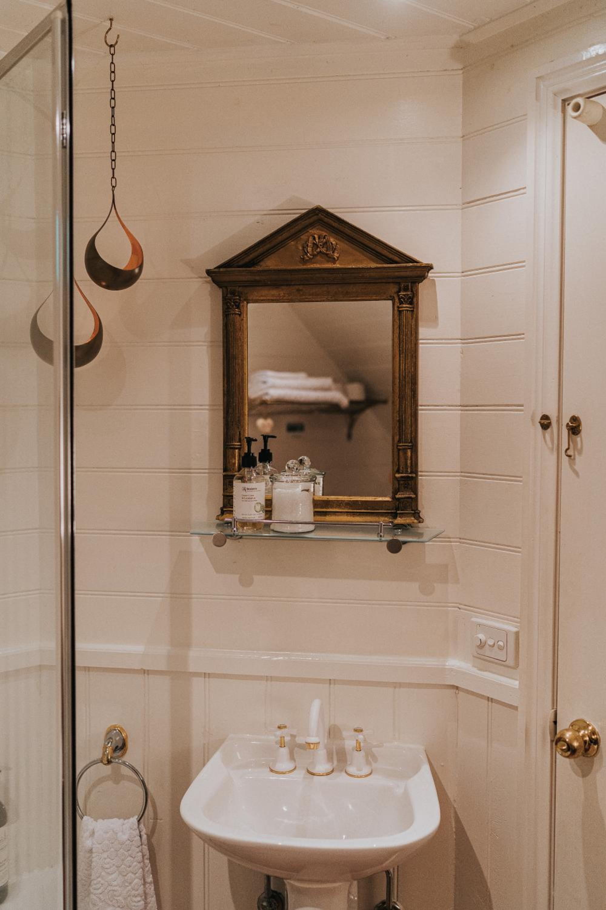 Wild Orchid Olinda Private Luxury Cottage