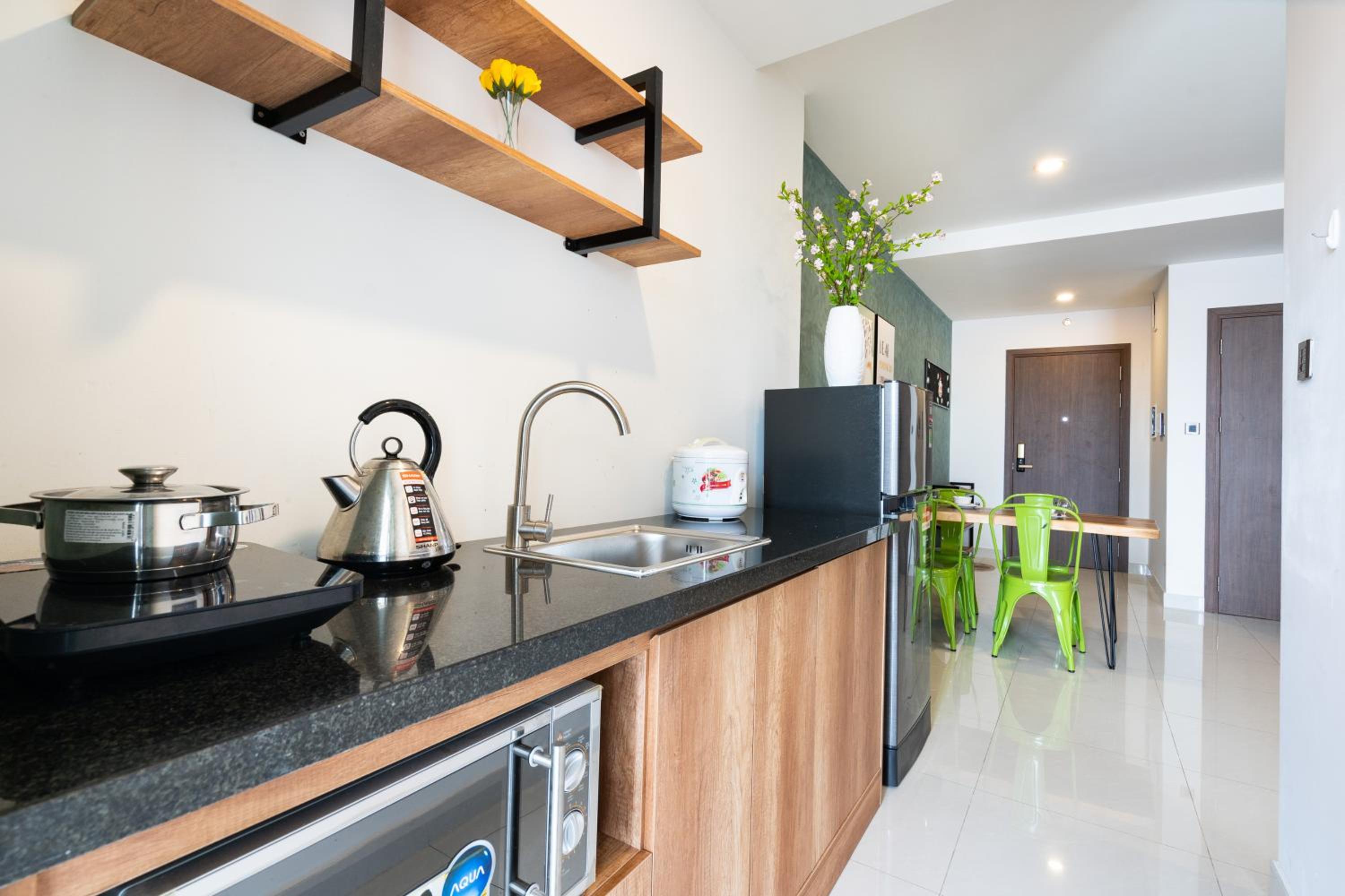Lovely one bedroom stunning view in center