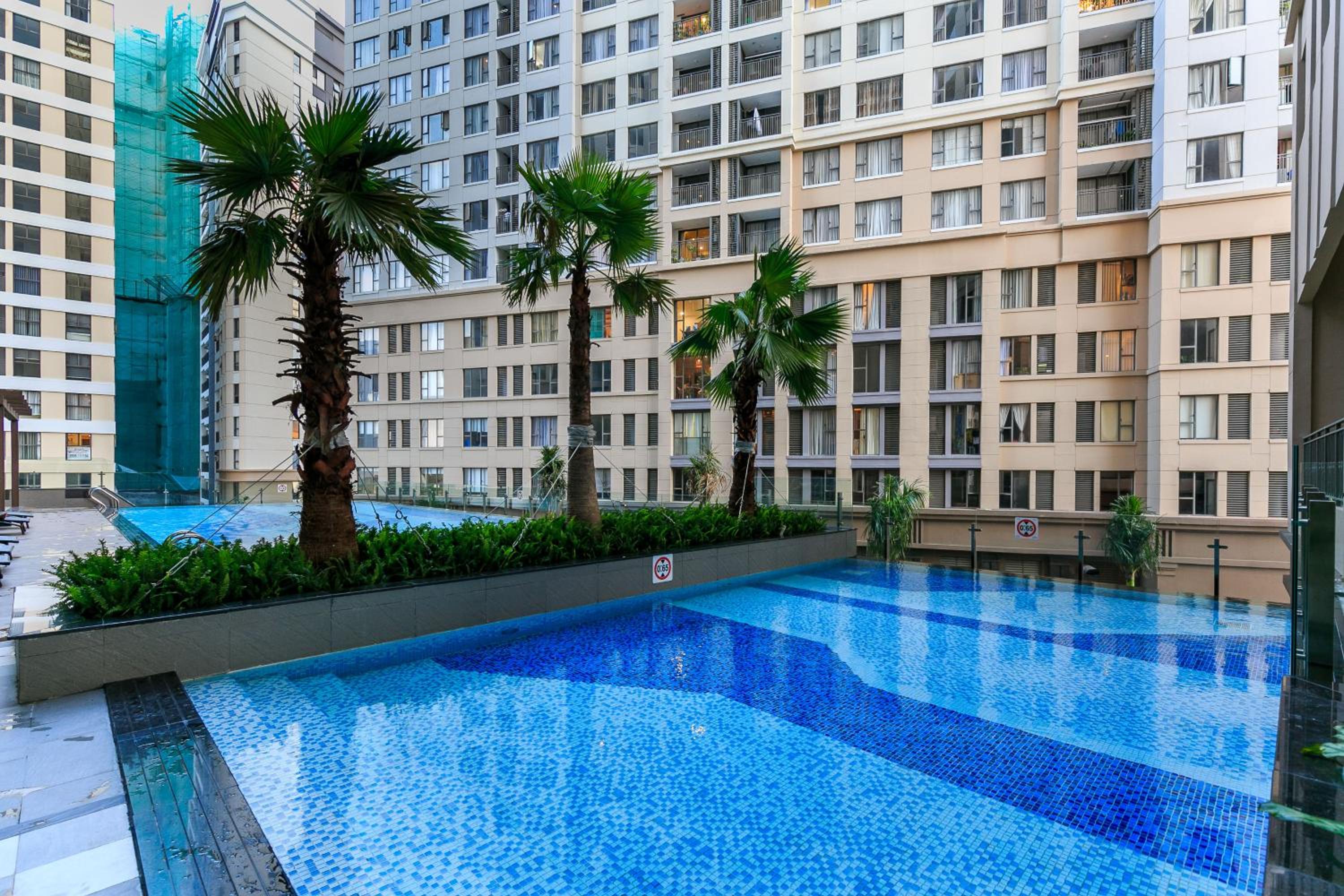 Lovely one bedroom stunning view in center