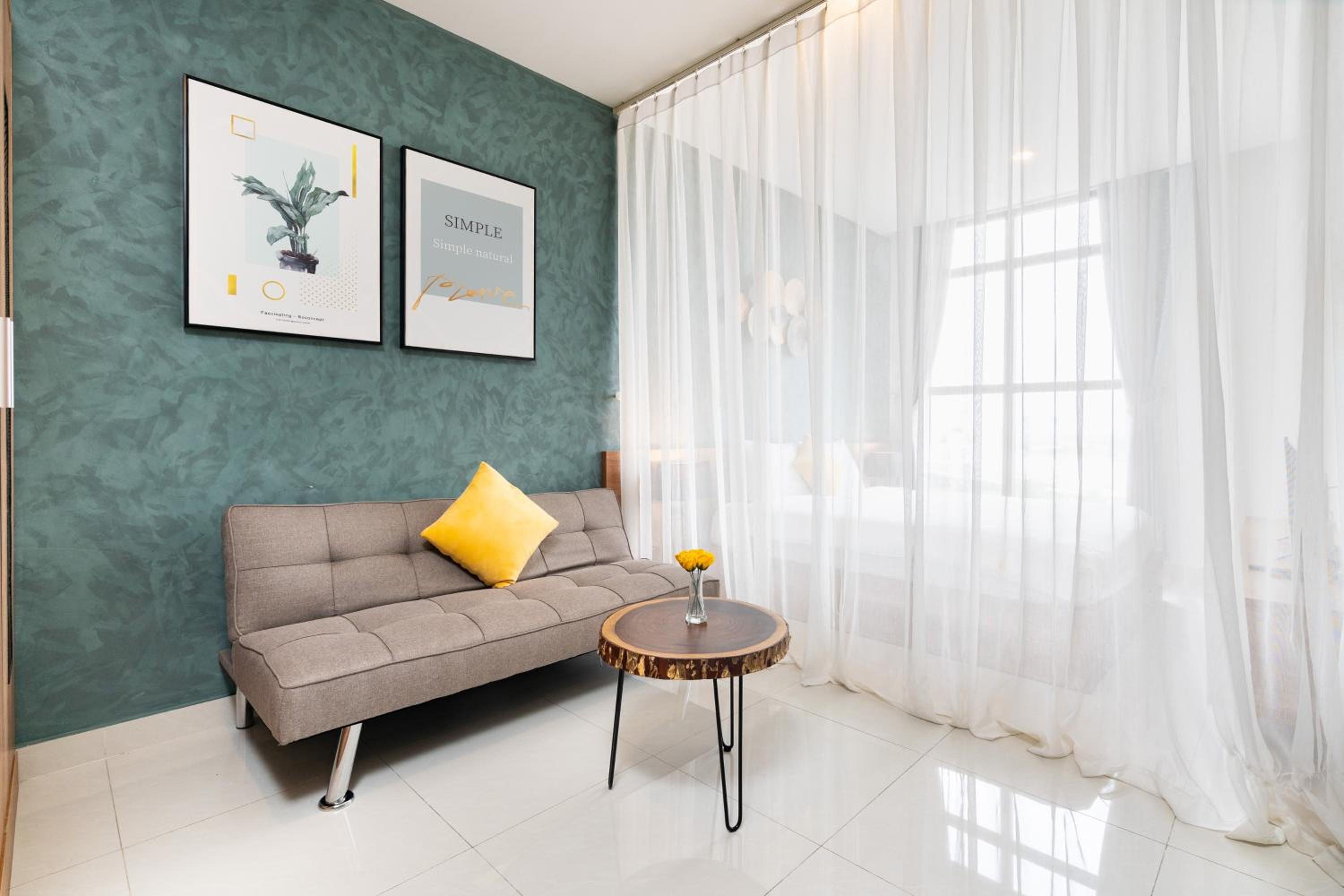 Lovely one bedroom stunning view in center