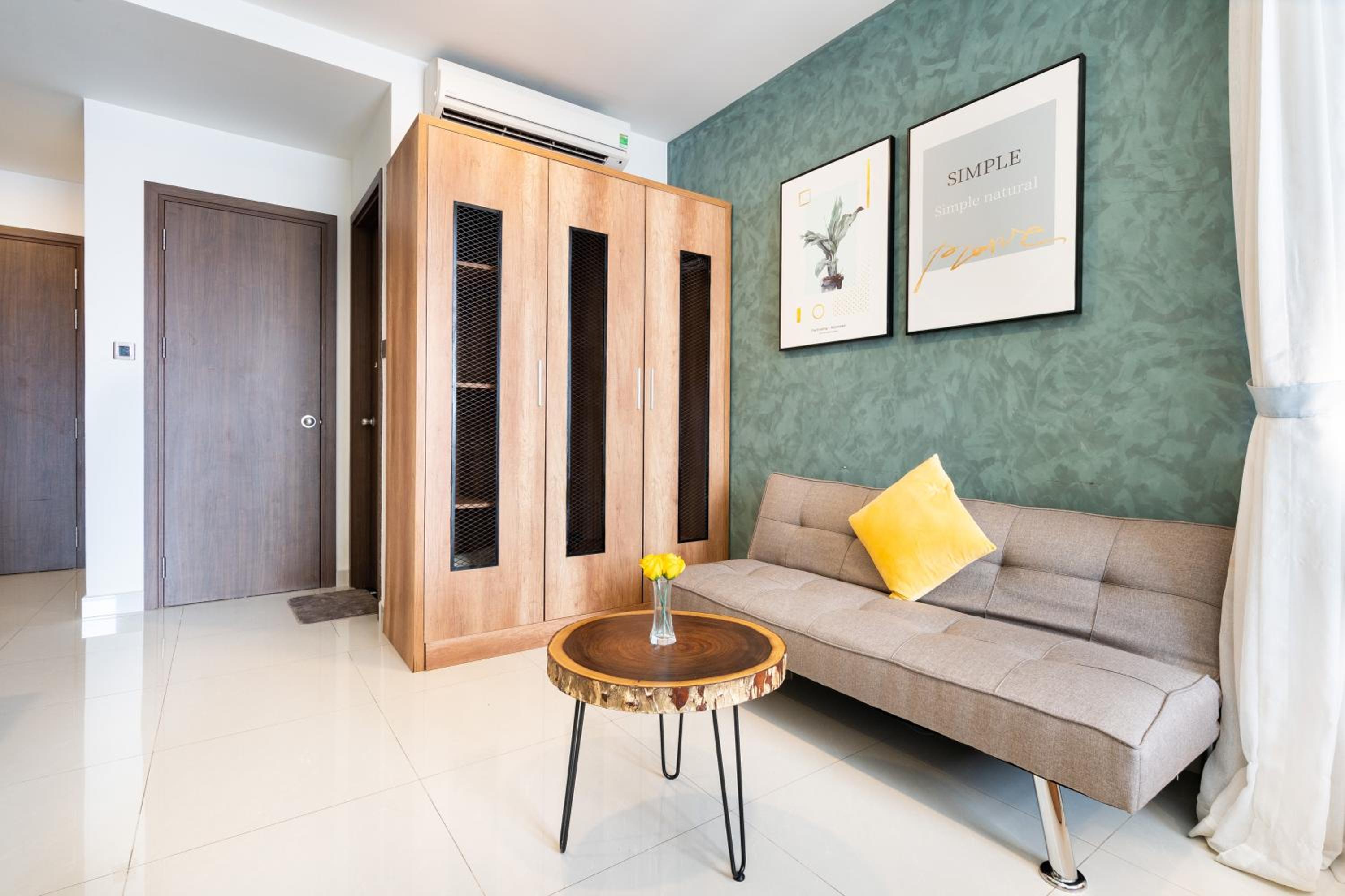 Lovely one bedroom stunning view in center
