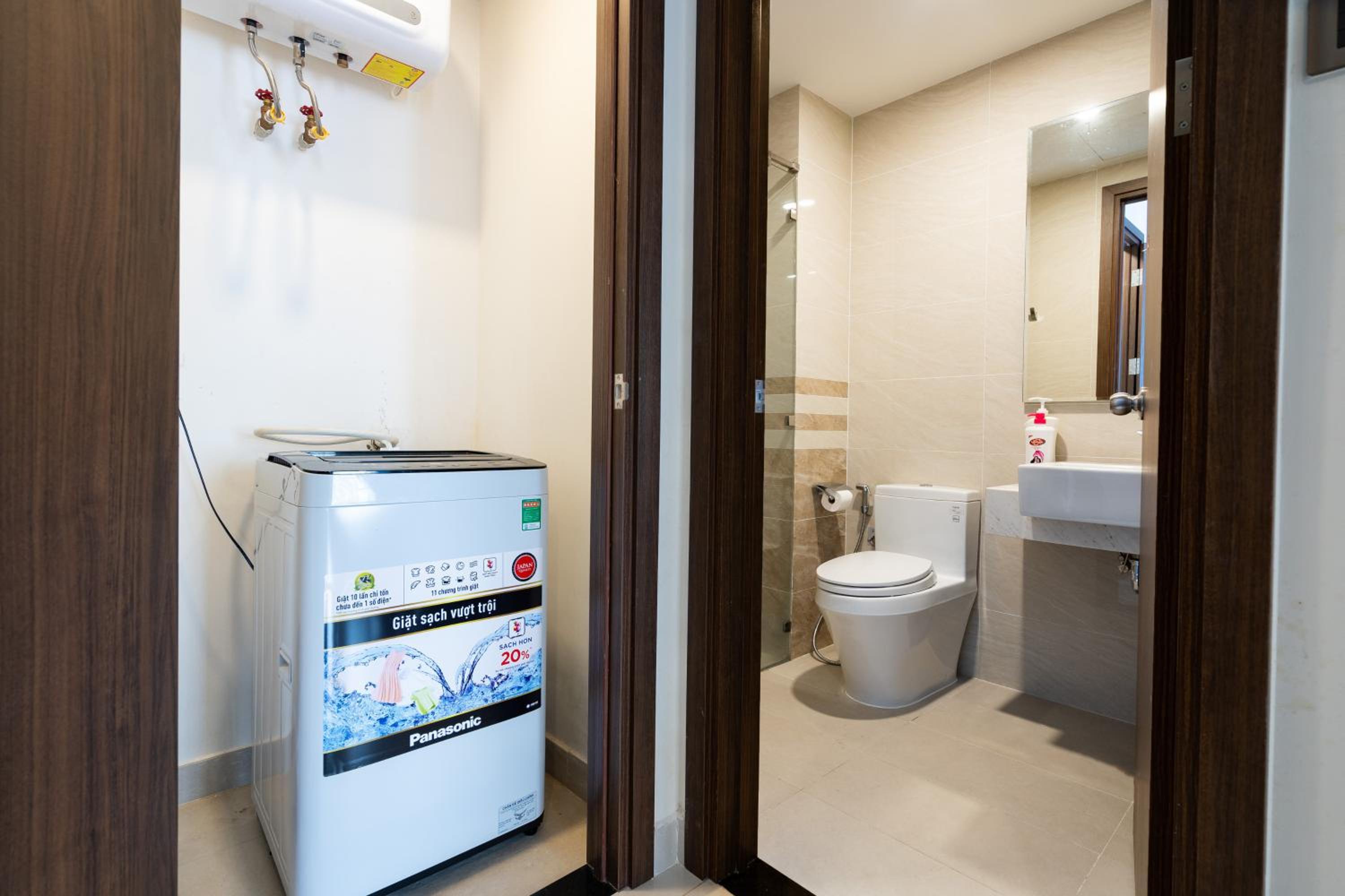 Lovely one bedroom stunning view in center
