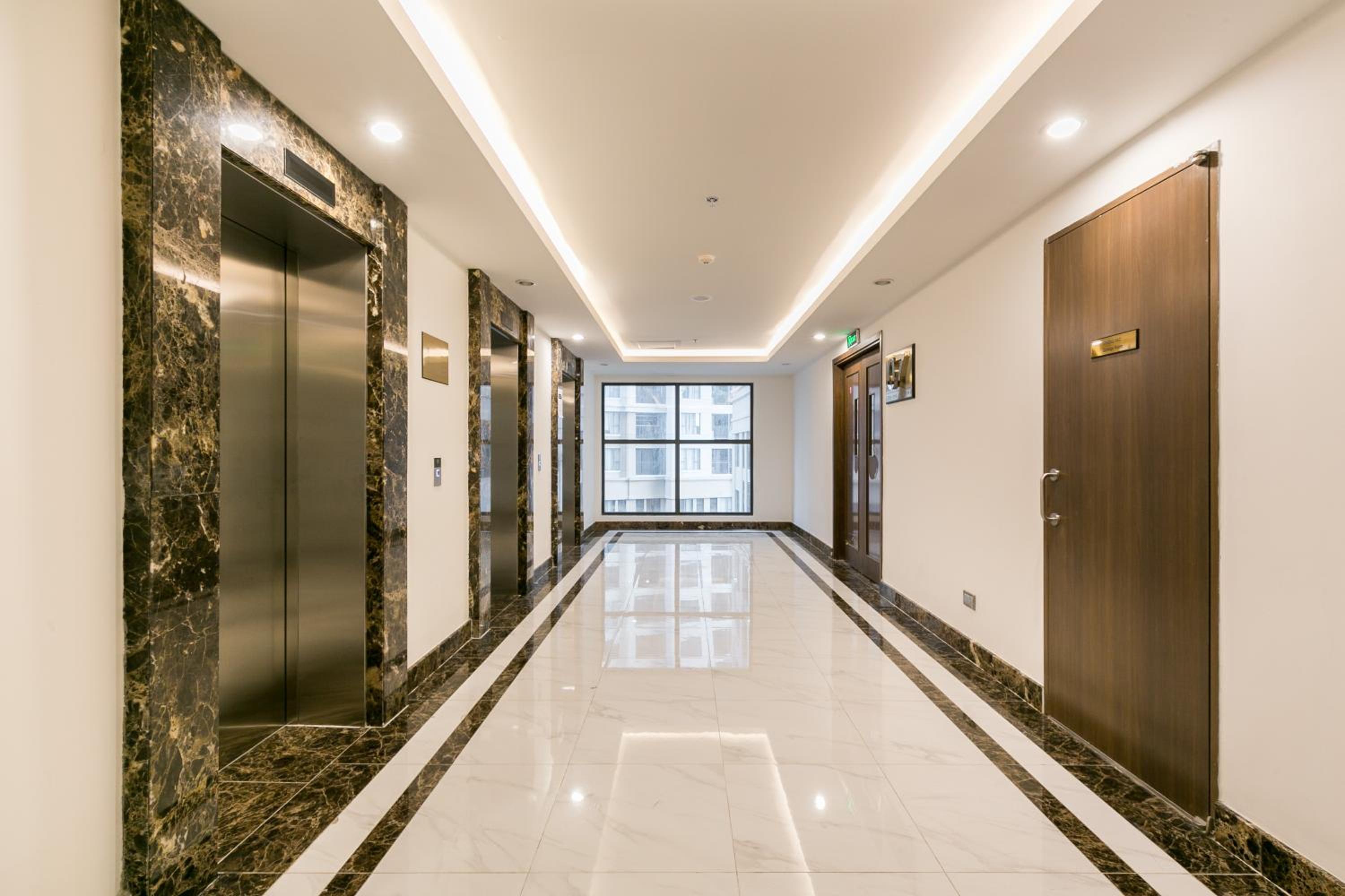 Lovely one bedroom stunning view in center