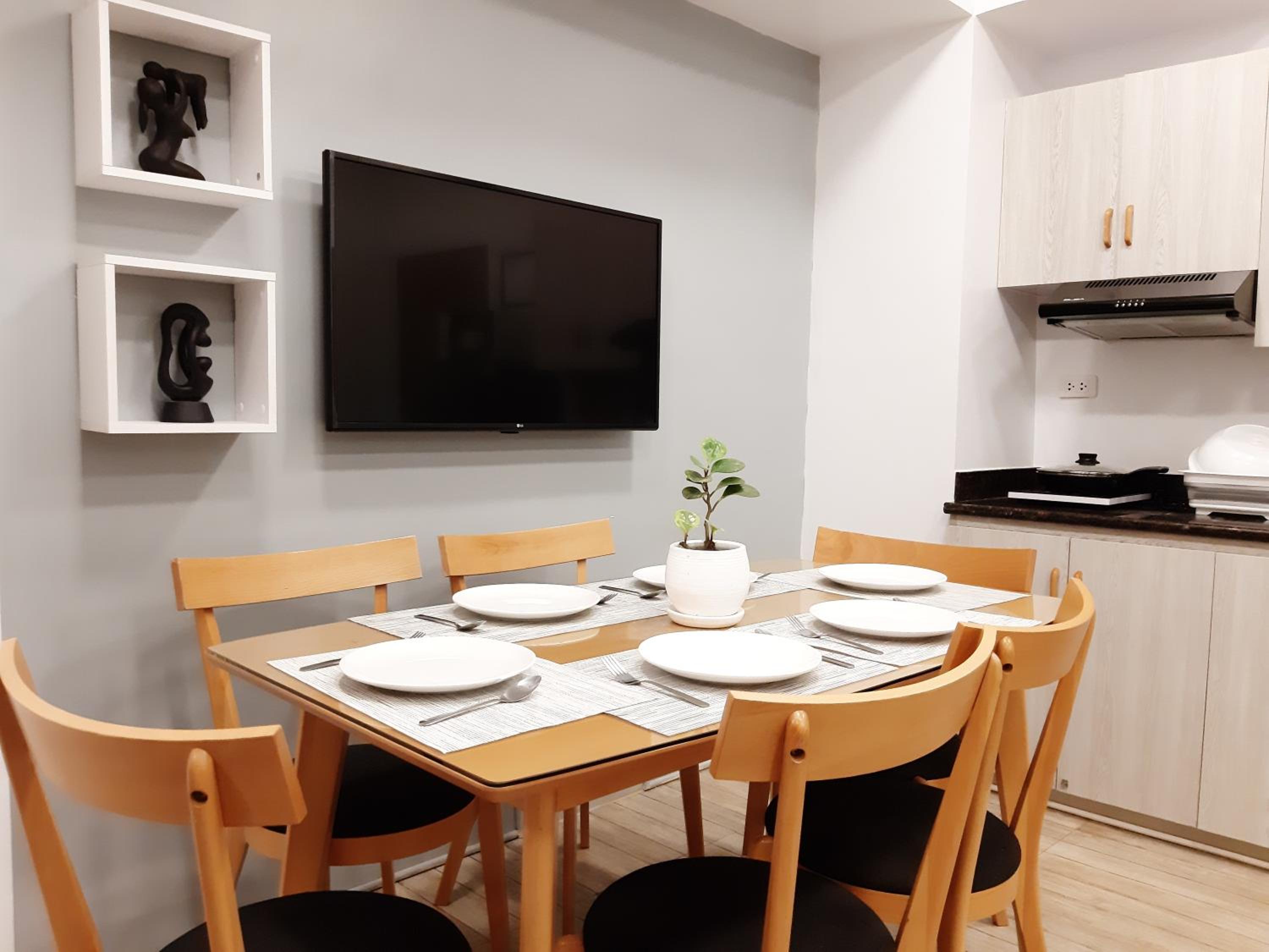 Mireya's 1BR Condo at Goshen Towers - Session Road view 2