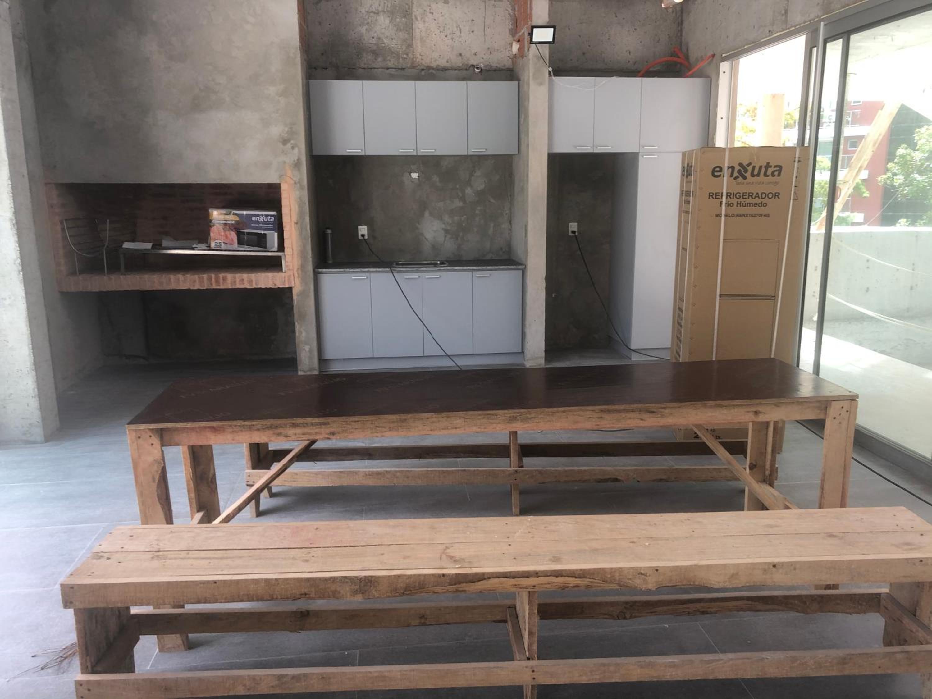 Apartamento Punta del Este piscina abierta y cubierta climatizada gimnasio cancha fútbol Netflix parrillero view 5