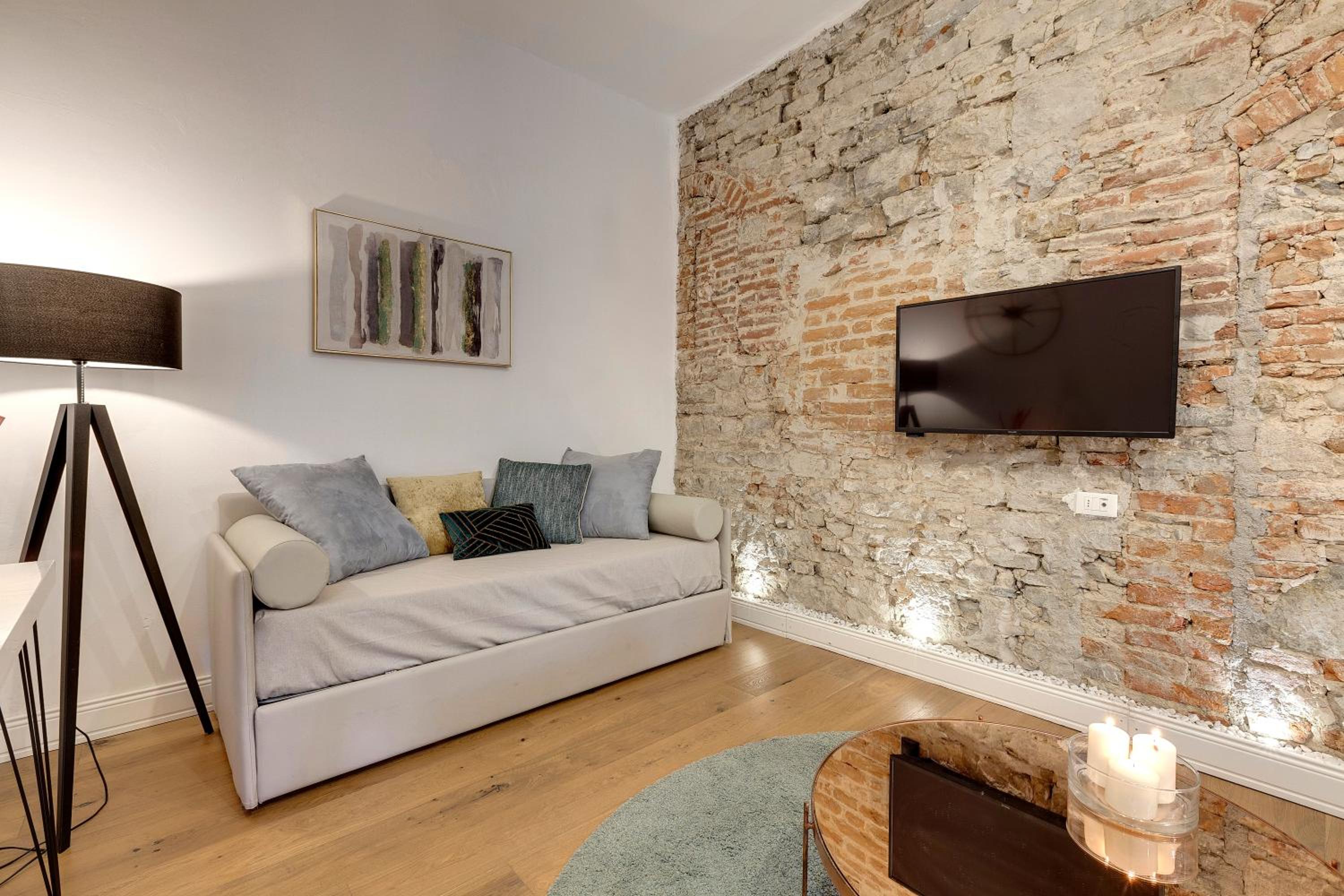 Corinne Apartment by Mamo Florence