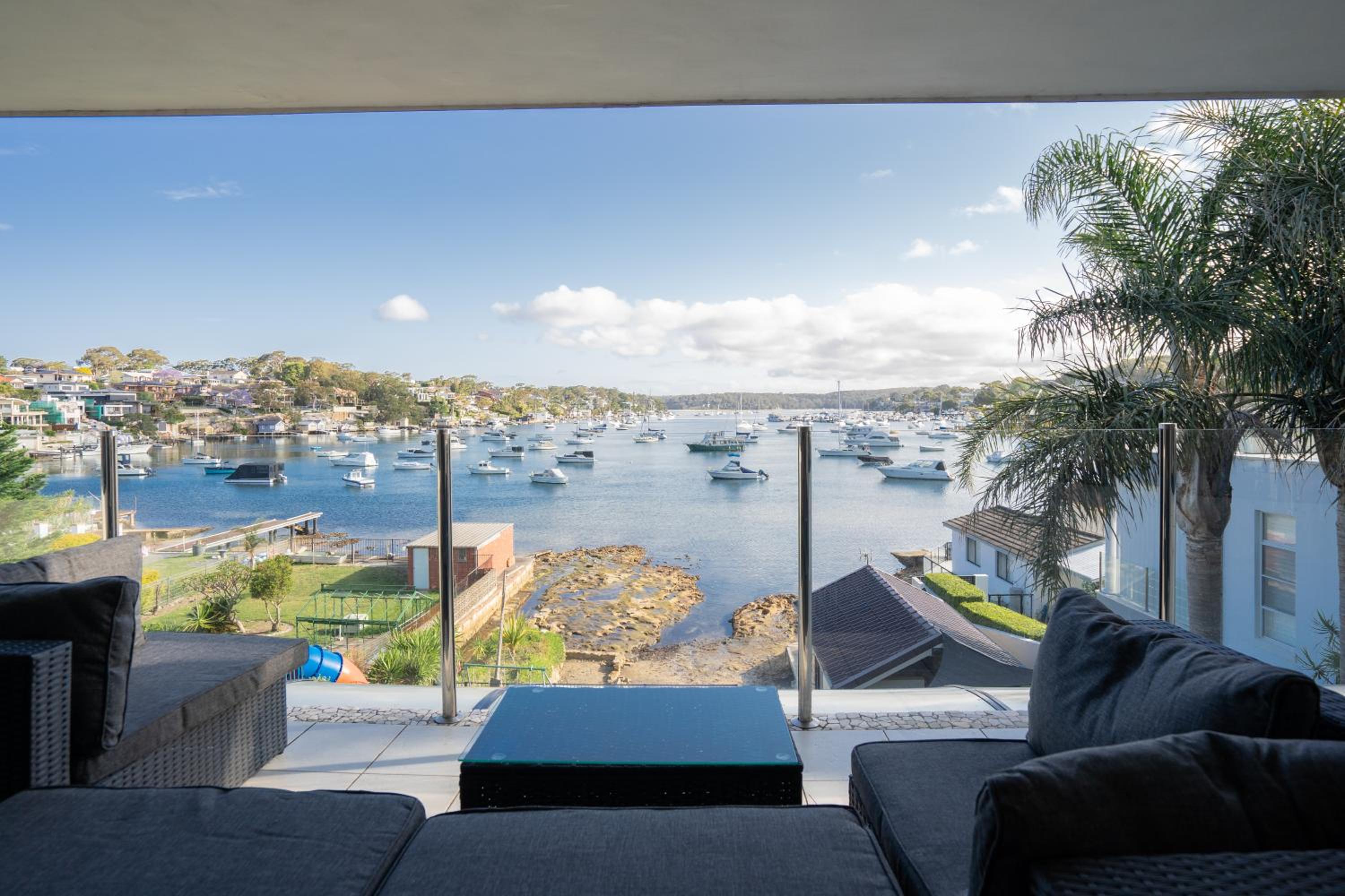 Hotel LUXURIOUS BEACH FRONT APARTMENT cronulla - Image 1