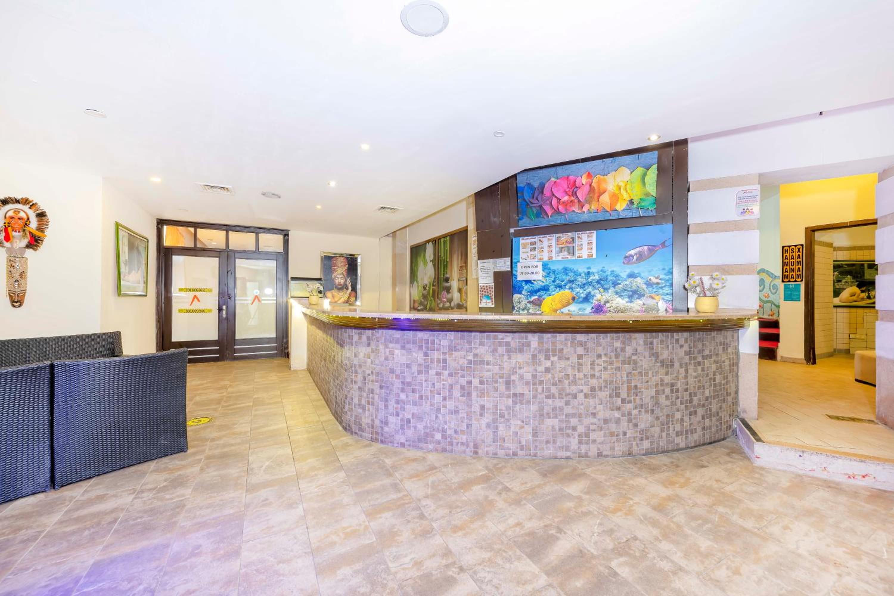 Lobby & Reception