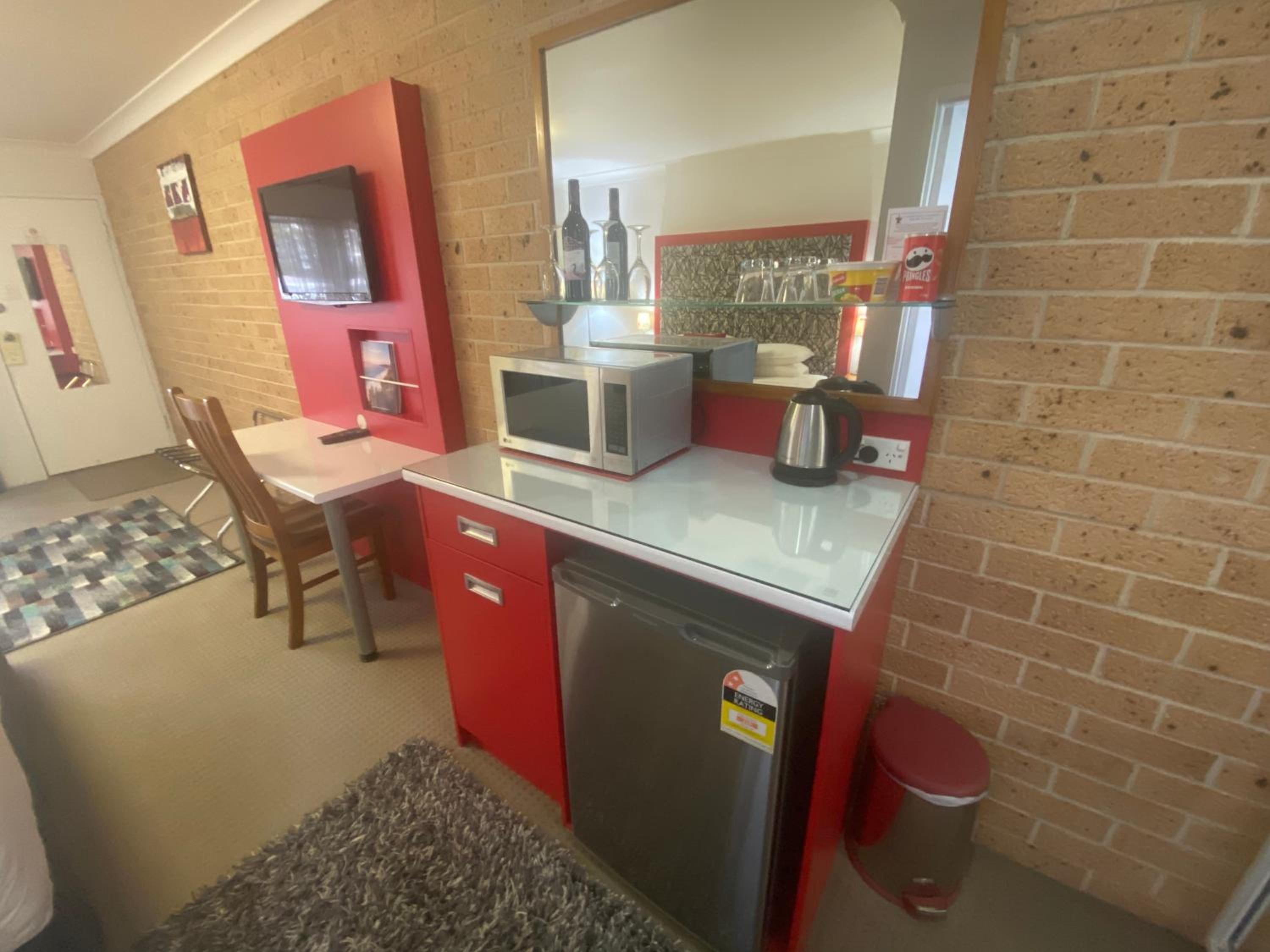 Avaleen Lodge Motor Inn