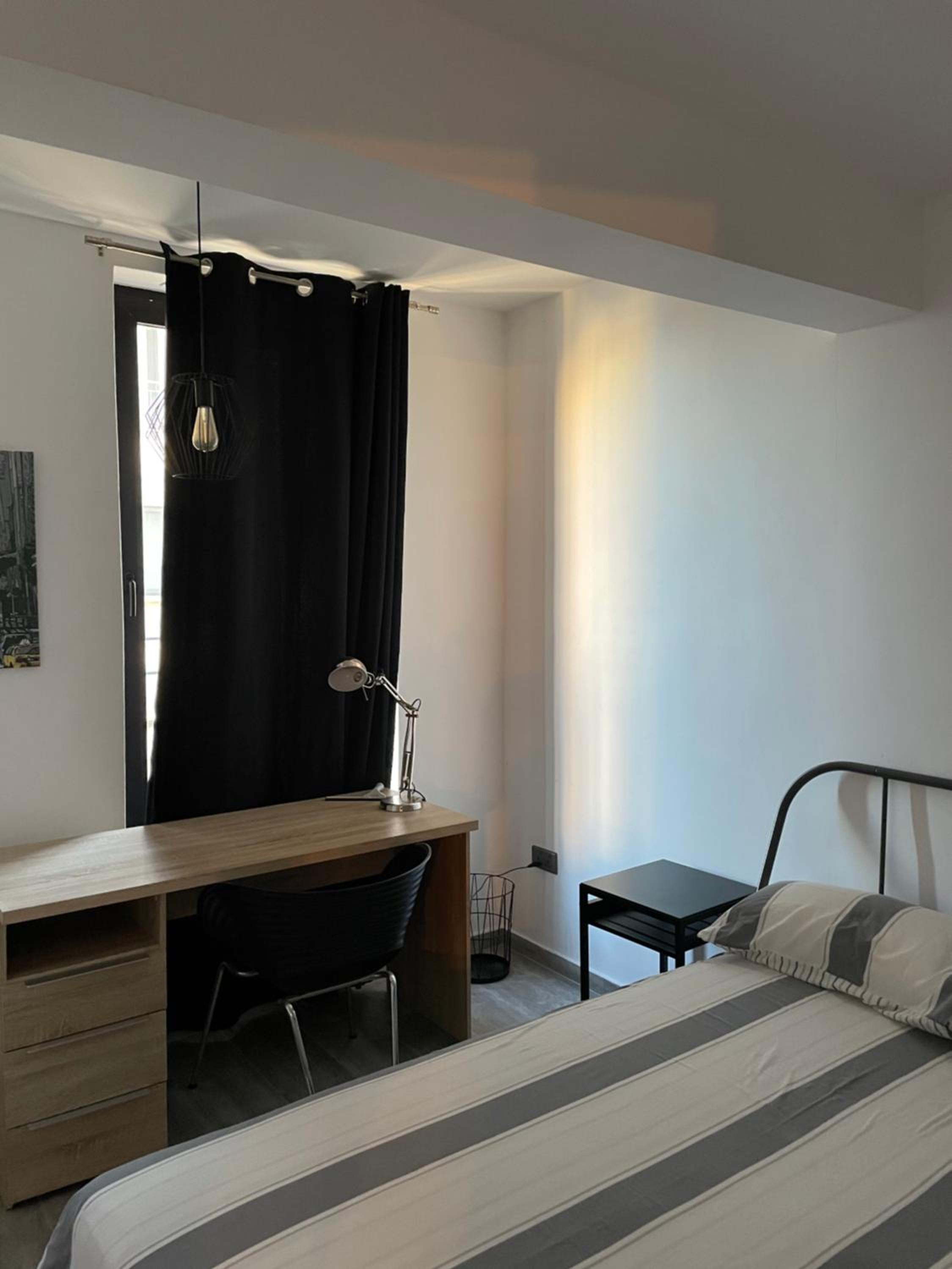 Spacious seaview Sliema Apt, steps from Valletta Ferry