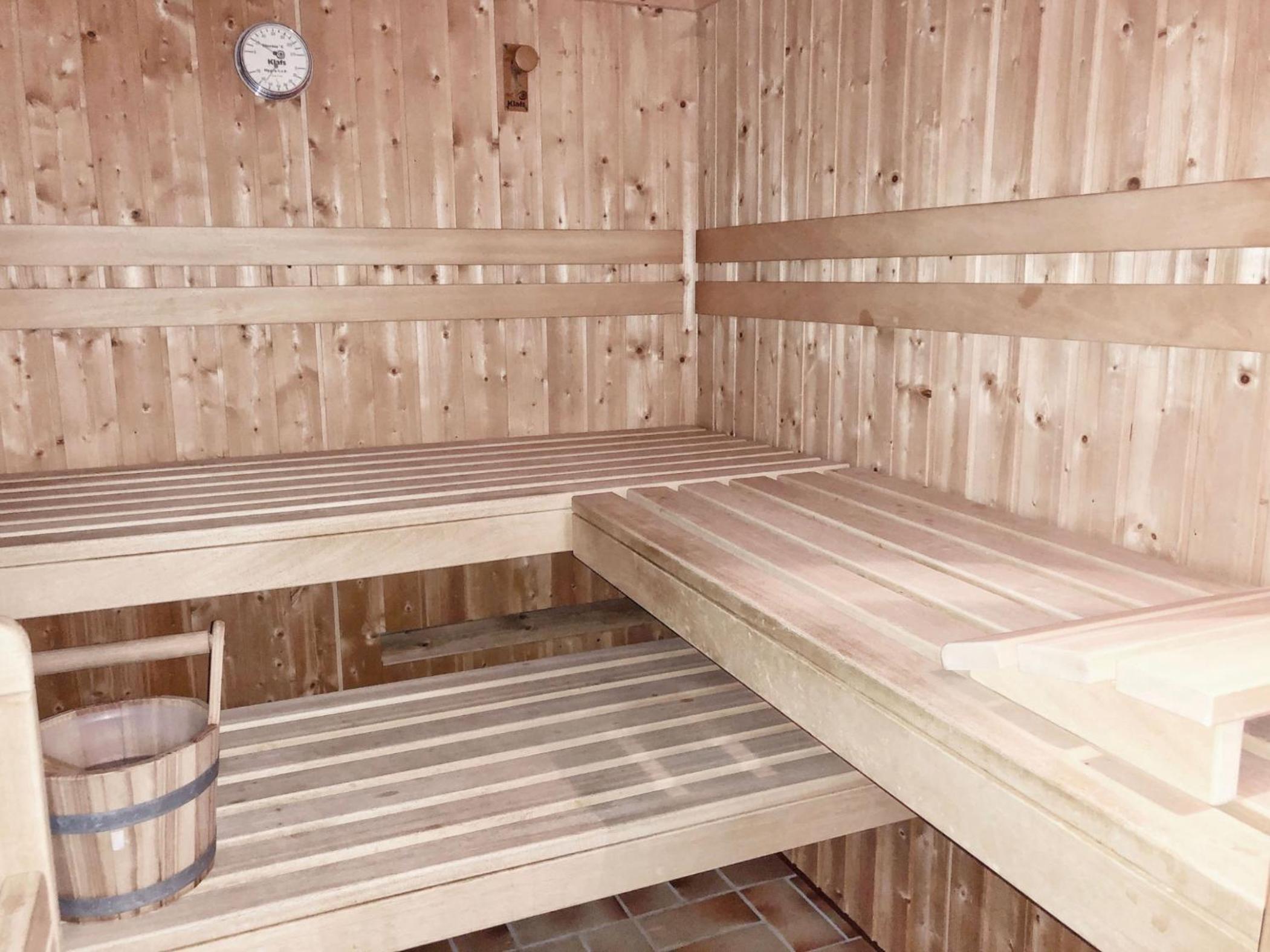 HOME Suites Panoramablick mit Sauna