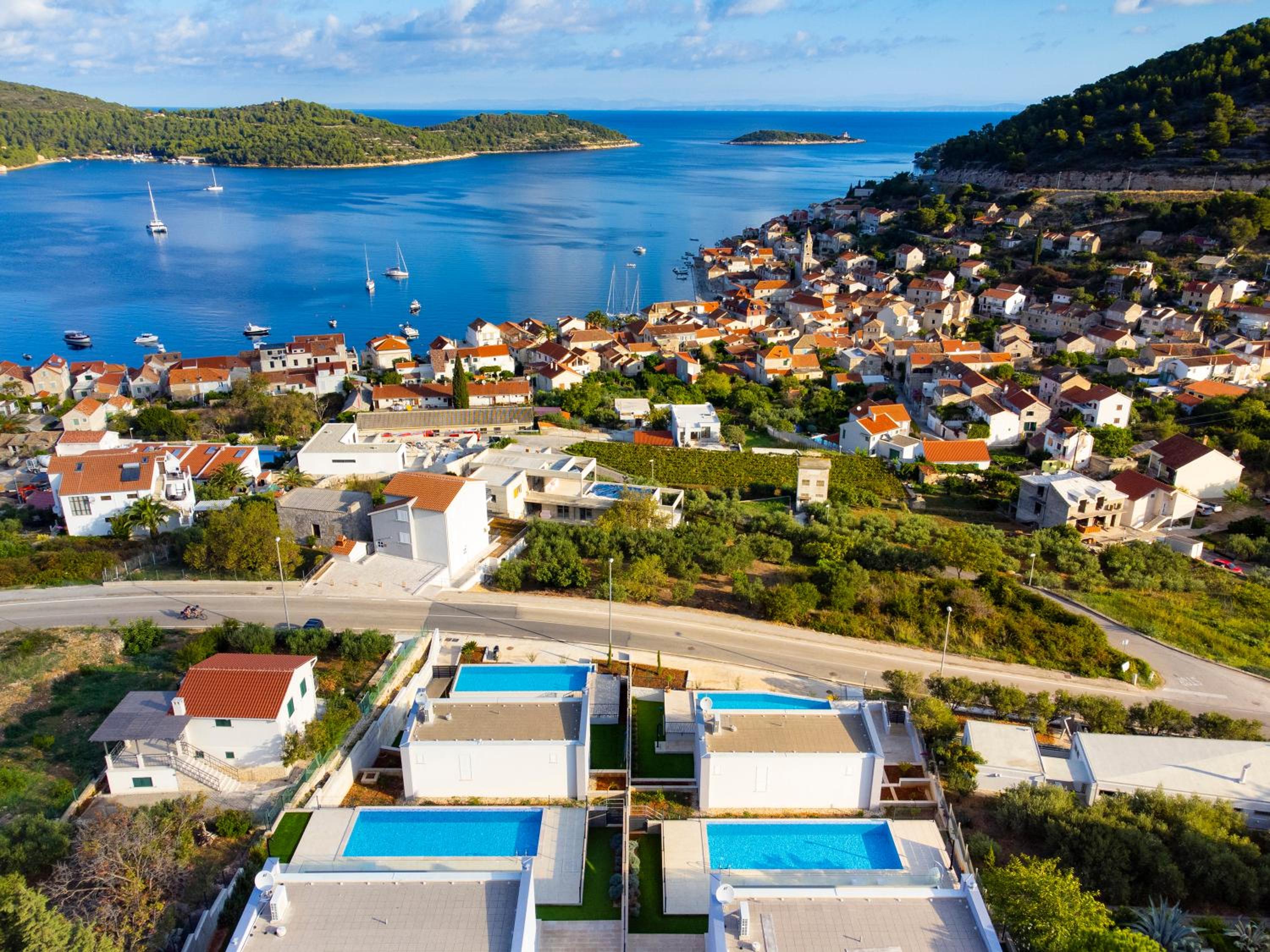 Luxury Blue Villas Vis view 4