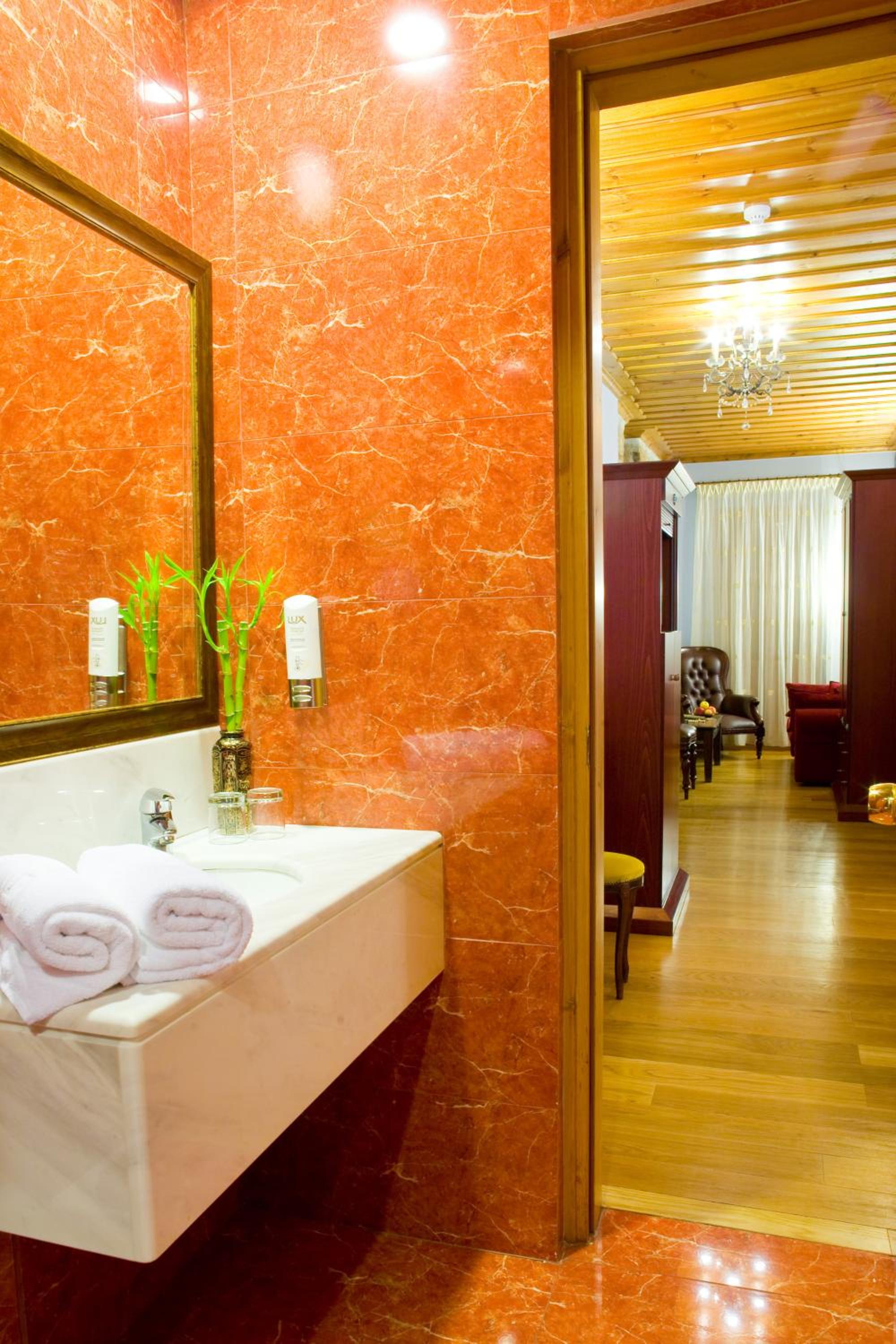 Kyveli Suites