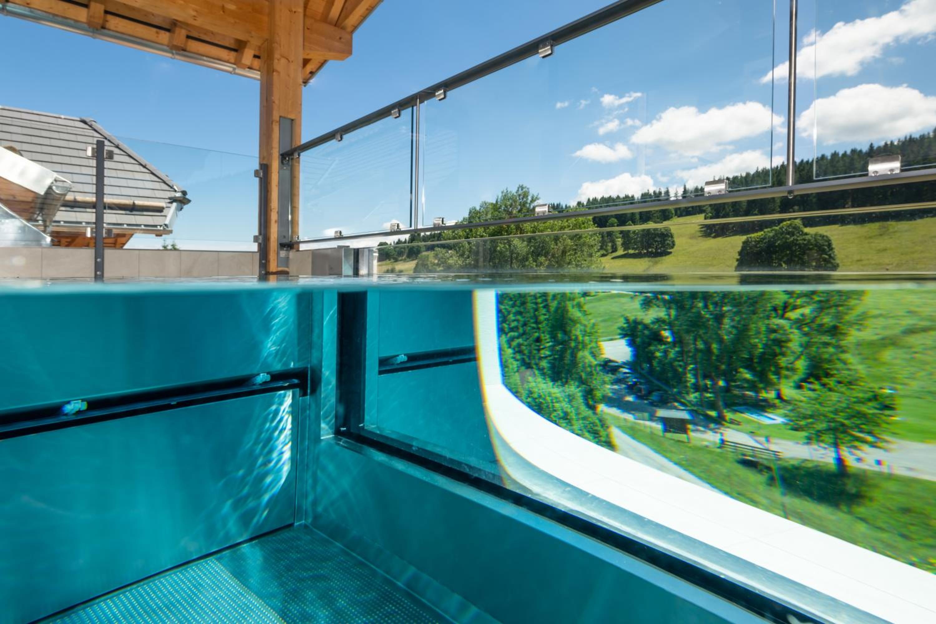 SCHWARZENBACH - Apartments & Rooftop Pool