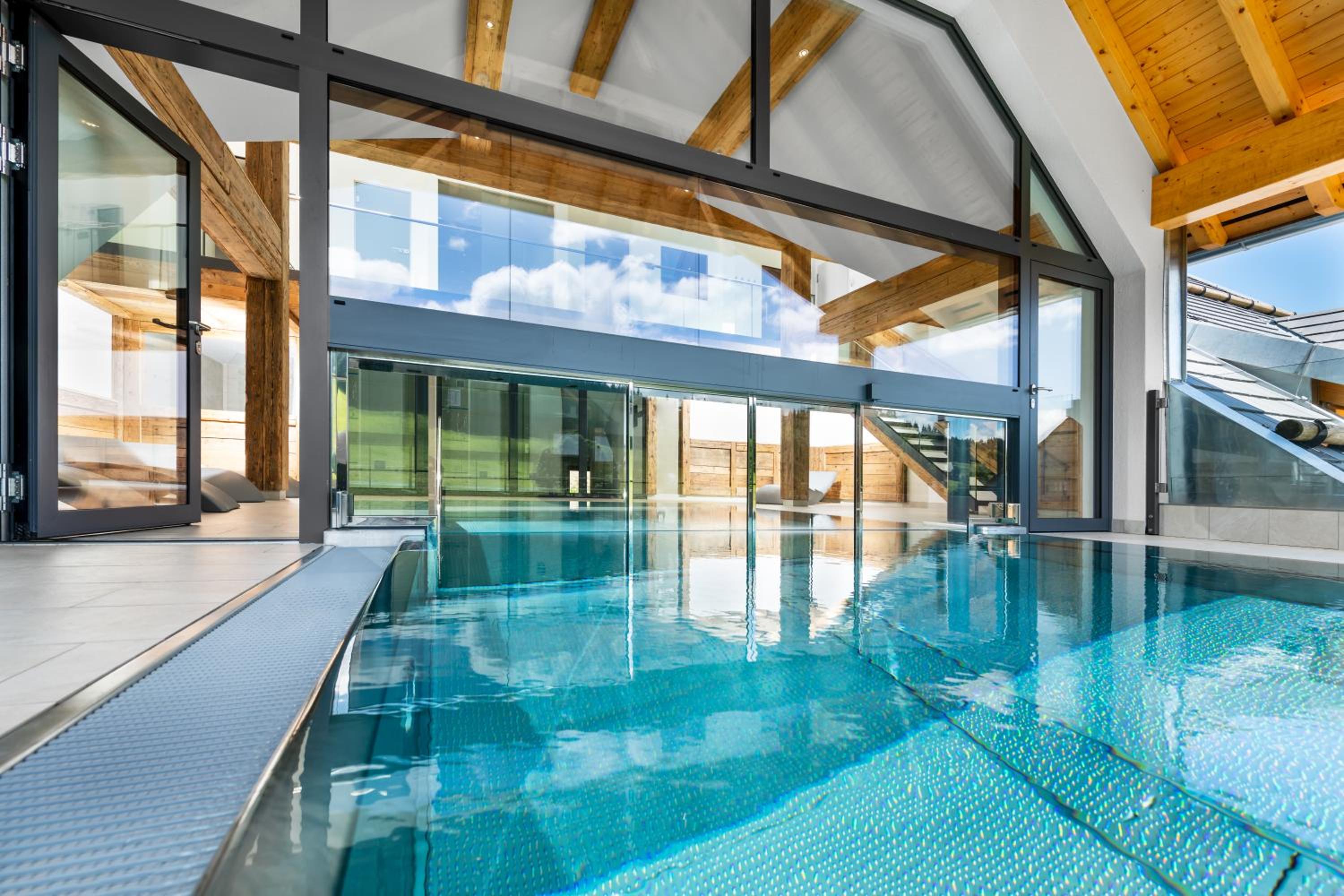 SCHWARZENBACH - Apartments & Rooftop Pool