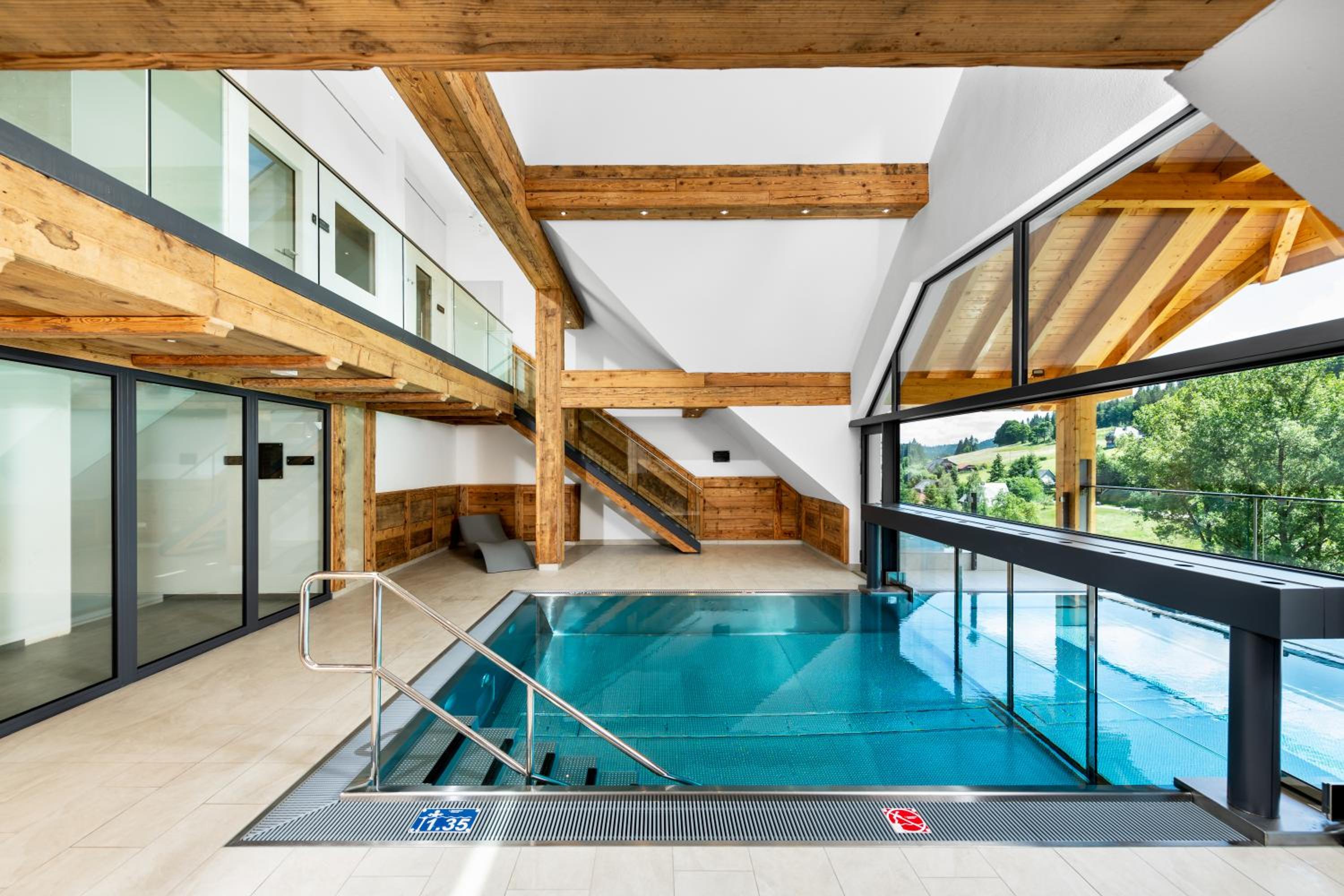 SCHWARZENBACH - Apartments & Rooftop Pool