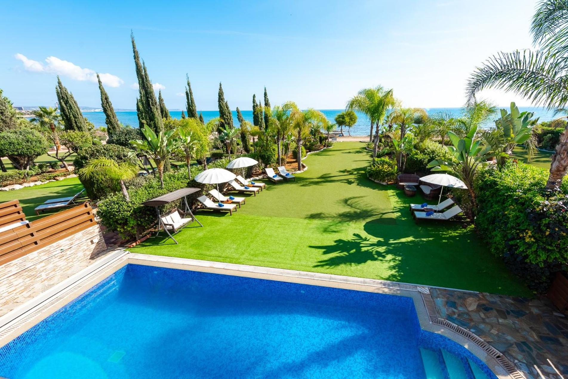 Sea Front Oceanus H2 by Ezoria Villas