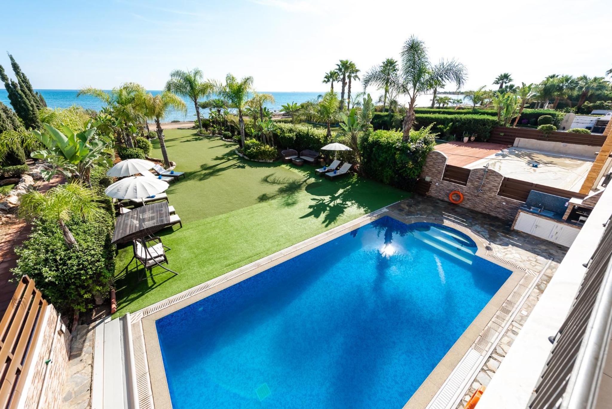 Sea Front Oceanus H2 by Ezoria Villas