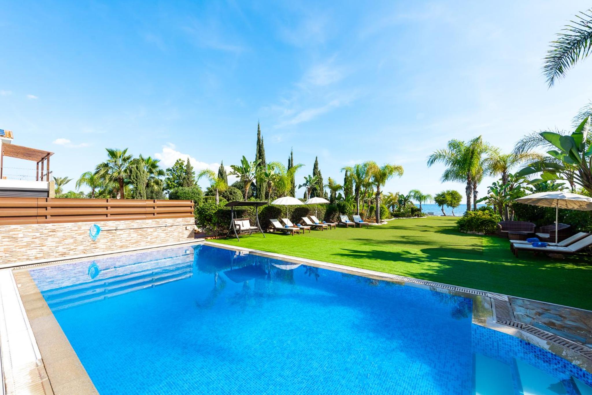 Sea Front Oceanus H2 by Ezoria Villas