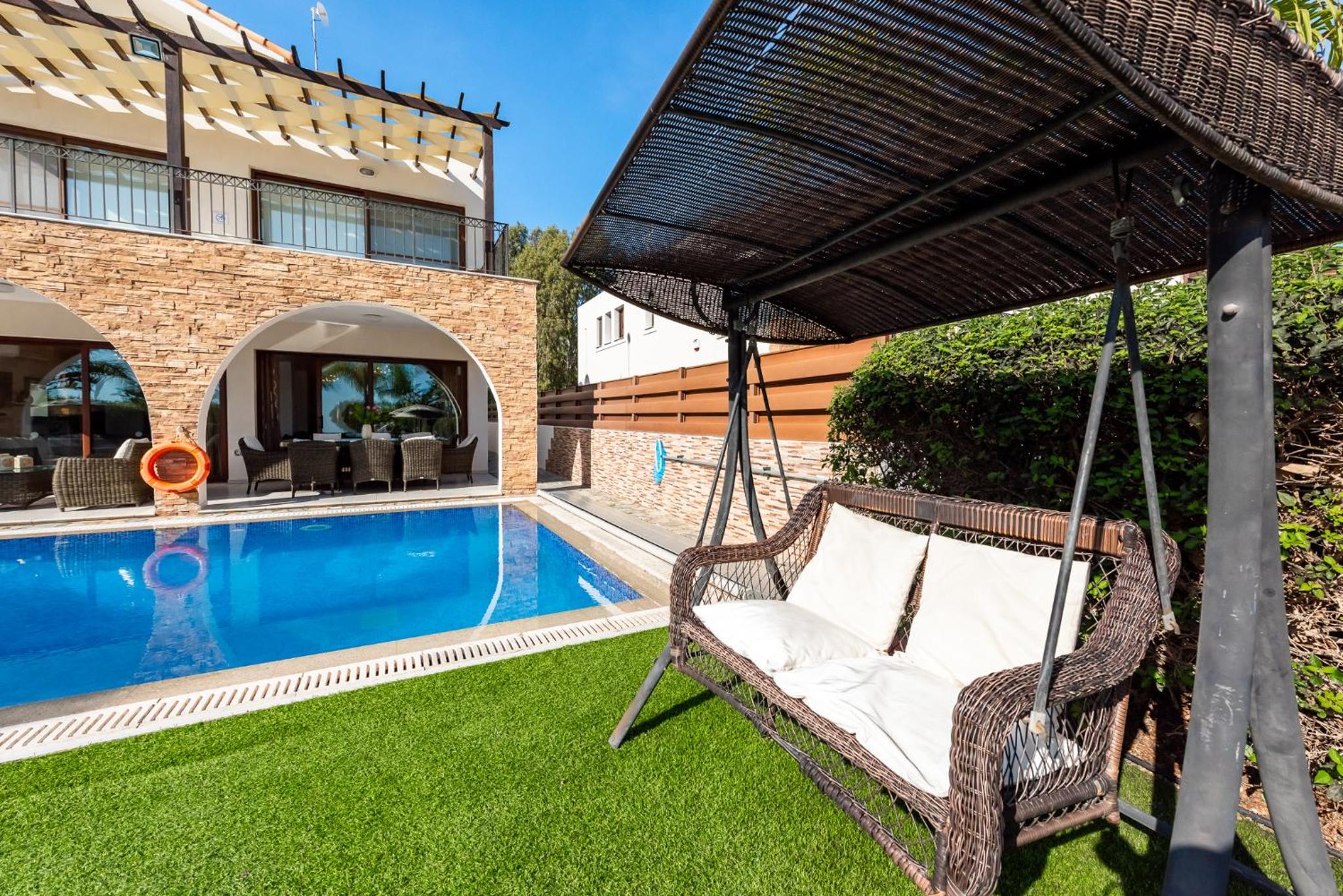 Sea Front Oceanus H2 by Ezoria Villas