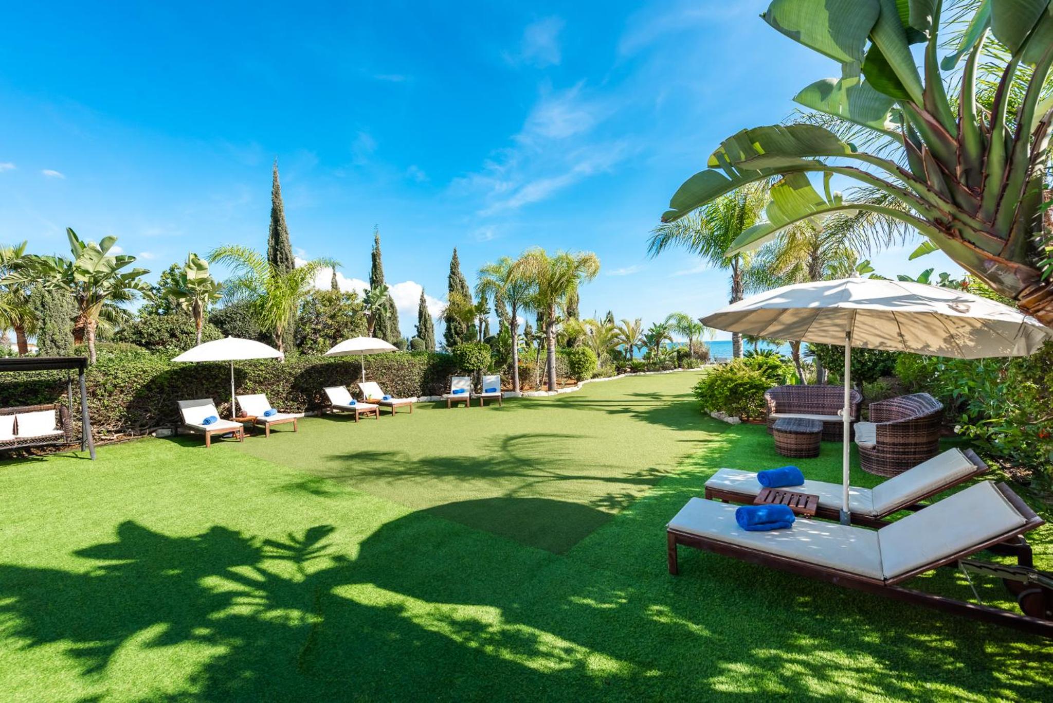 Sea Front Oceanus H2 by Ezoria Villas