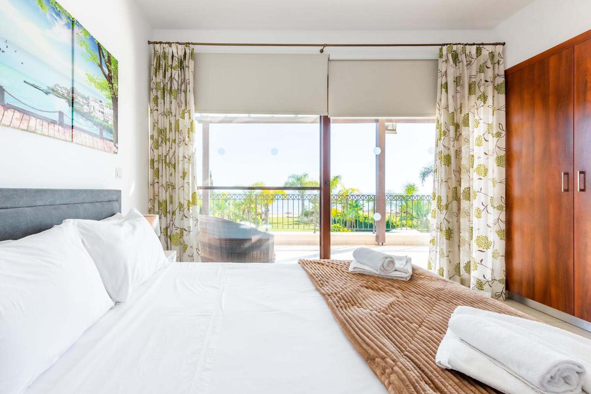 Sea Front Oceanus H2 by Ezoria Villas