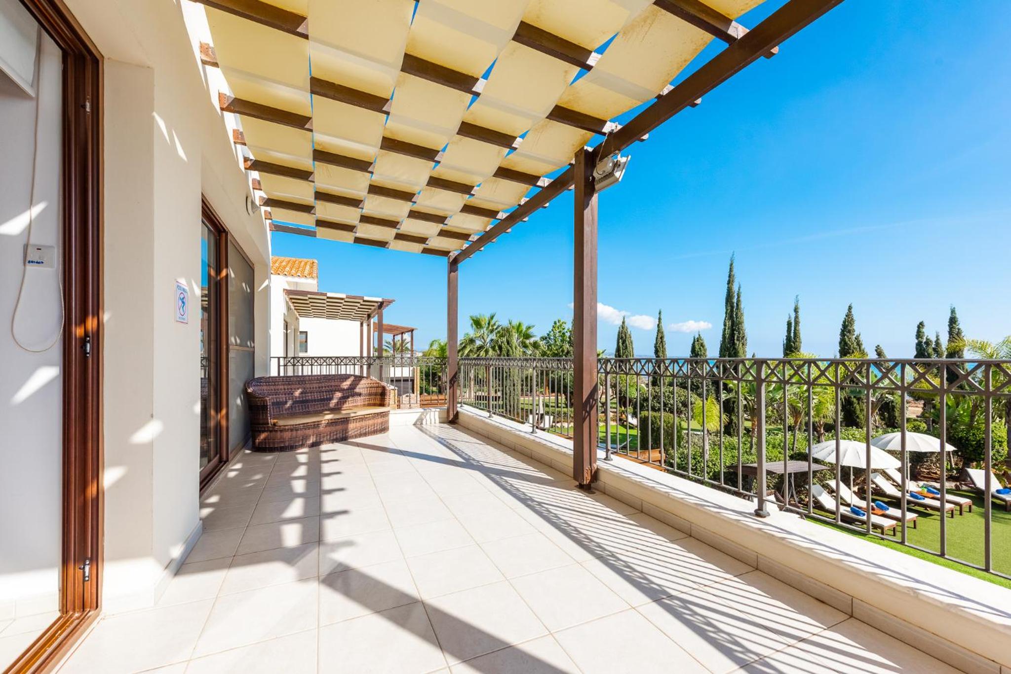 Sea Front Oceanus H2 by Ezoria Villas