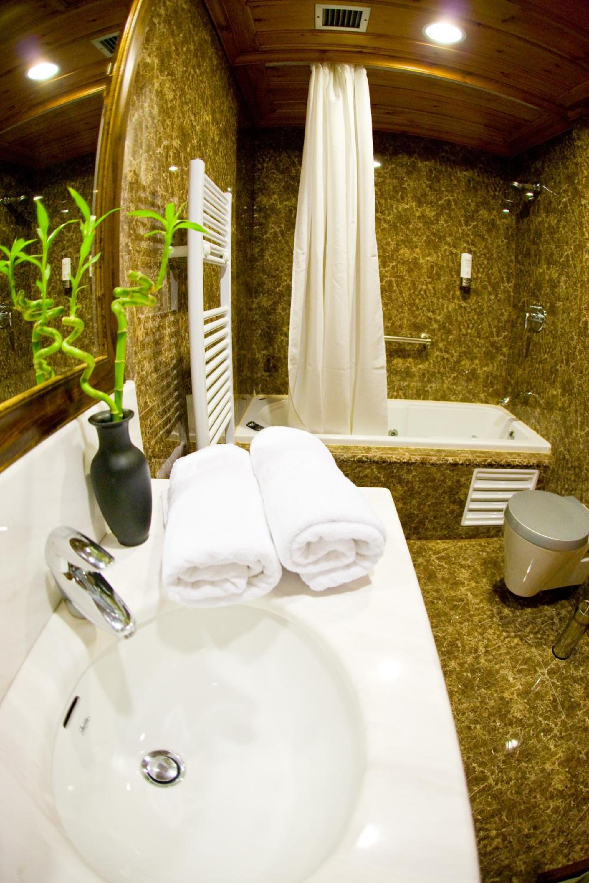 Kyveli Suites