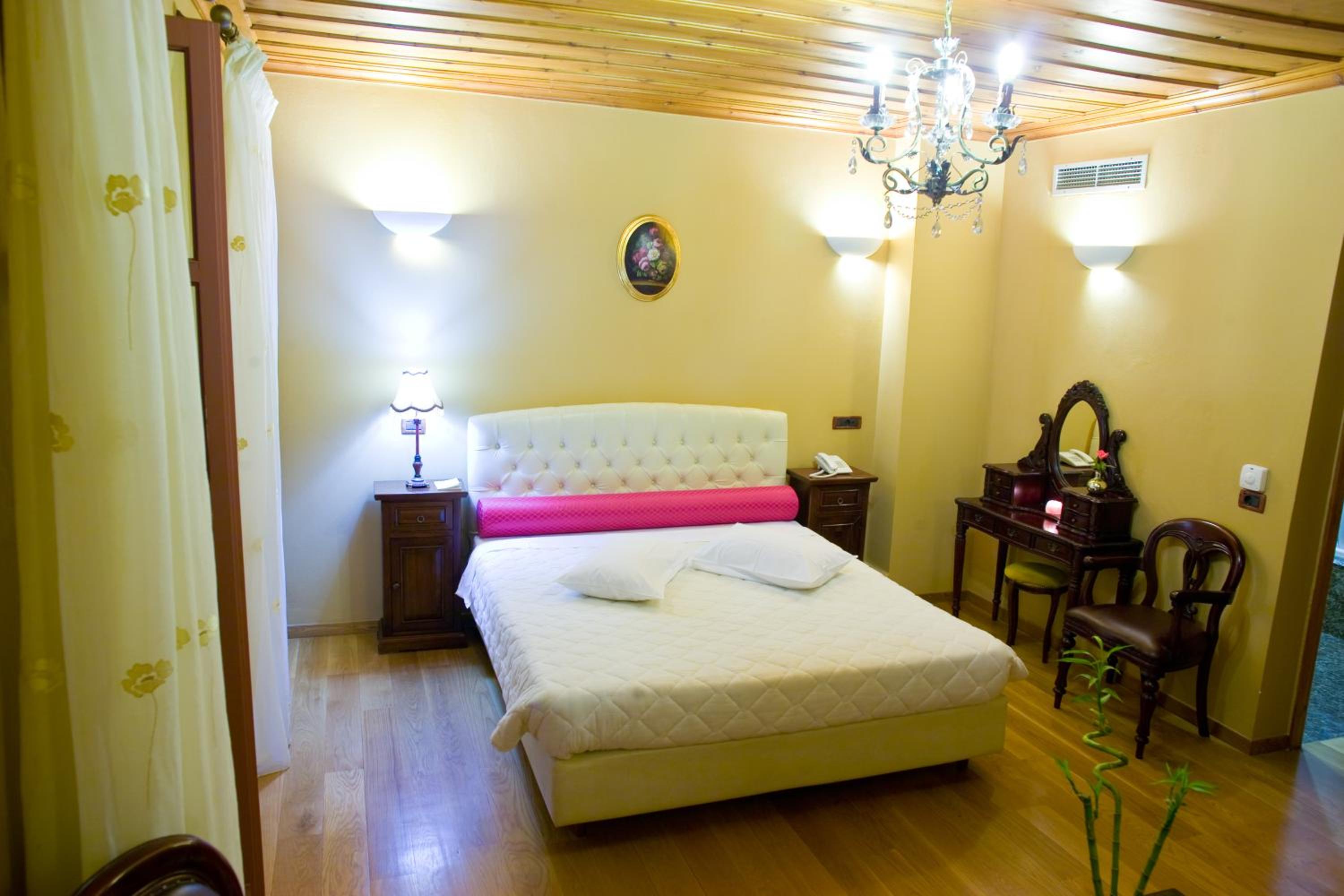 Kyveli Suites